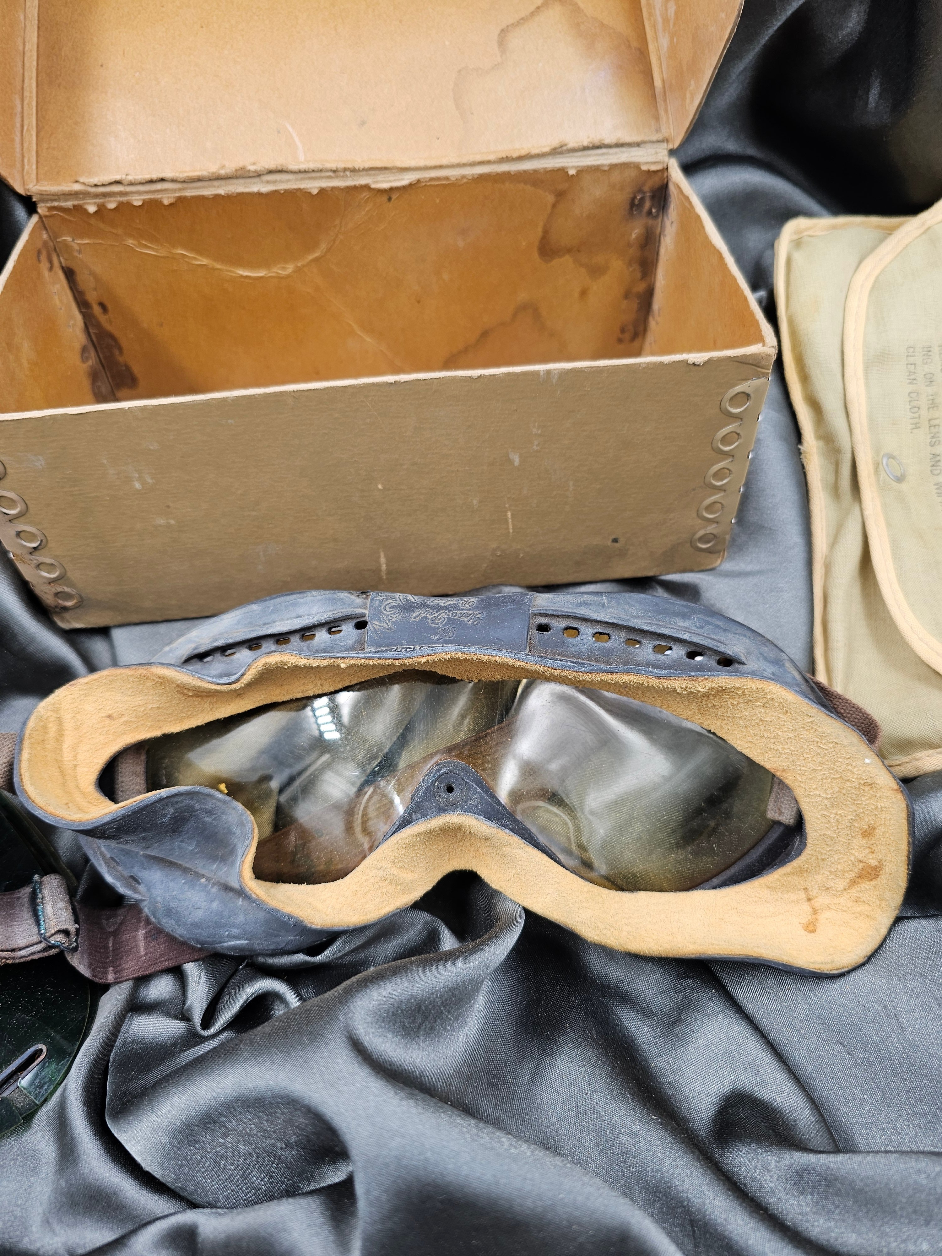 WWII US NAVY B-8 FLYING GOGGLE — image 3