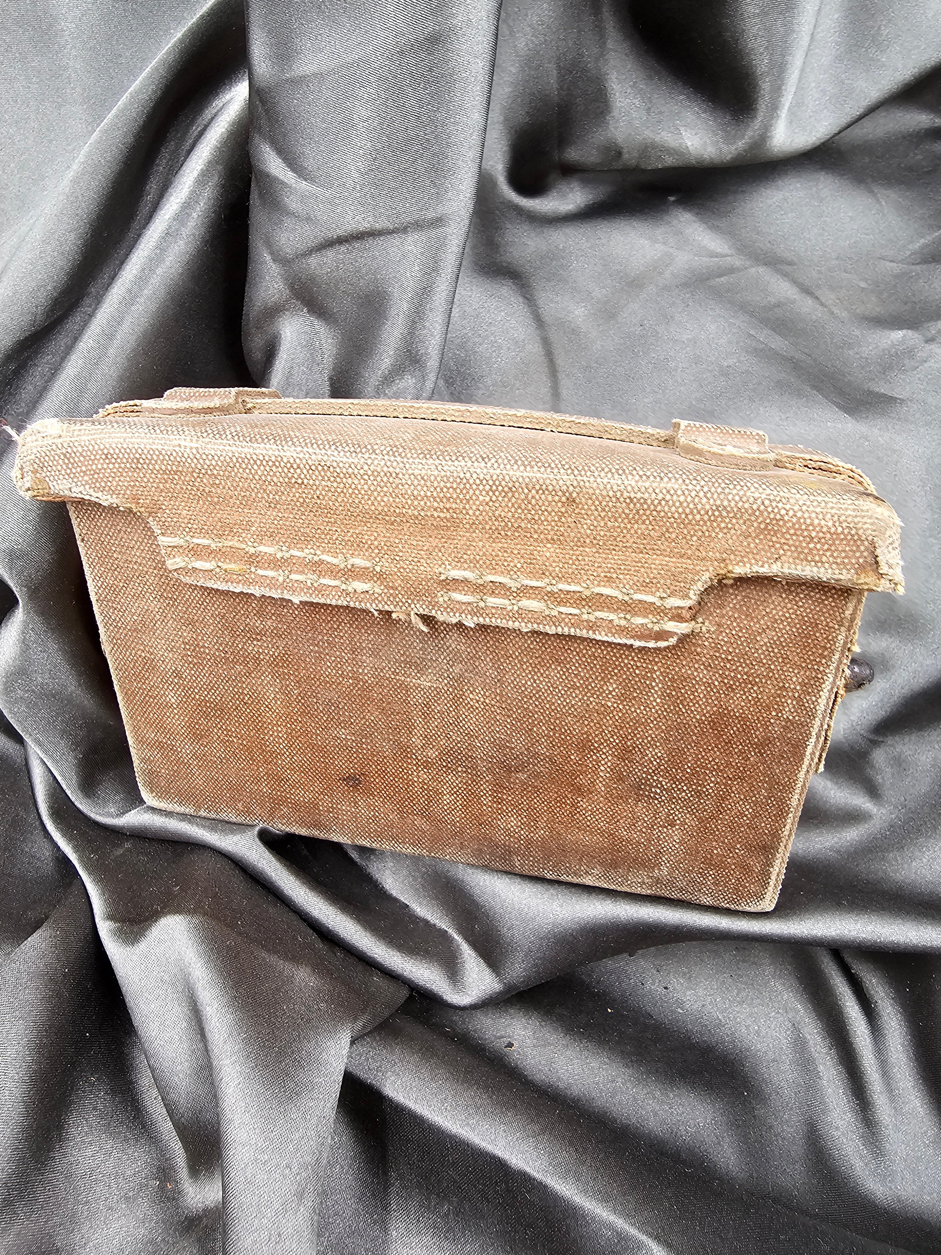 WWII JAPANESE ARISAKA RUBBERIZED AMMUNITION POUCH — image 2