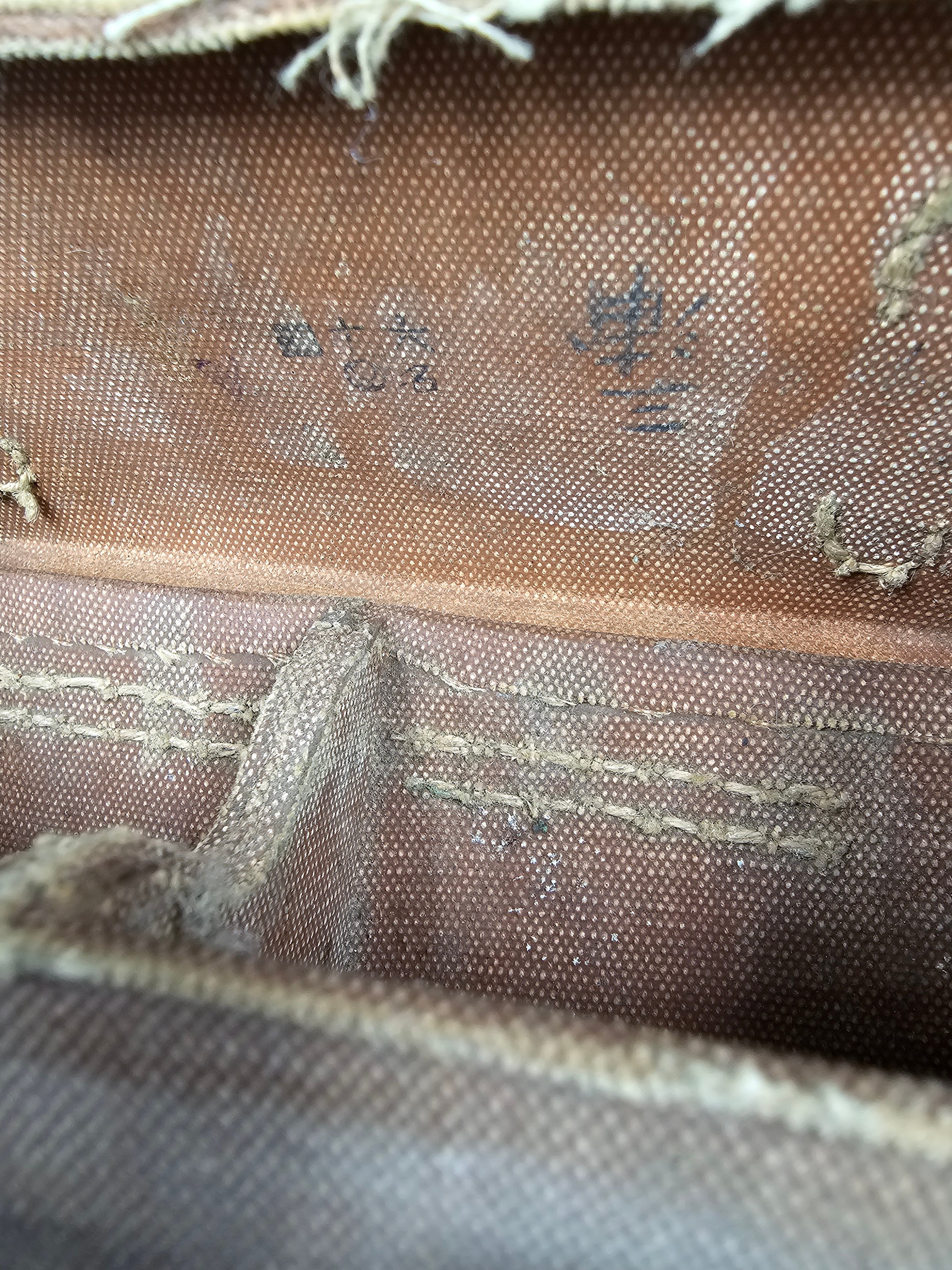 WWII JAPANESE ARISAKA RUBBERIZED AMMUNITION POUCH — image 3