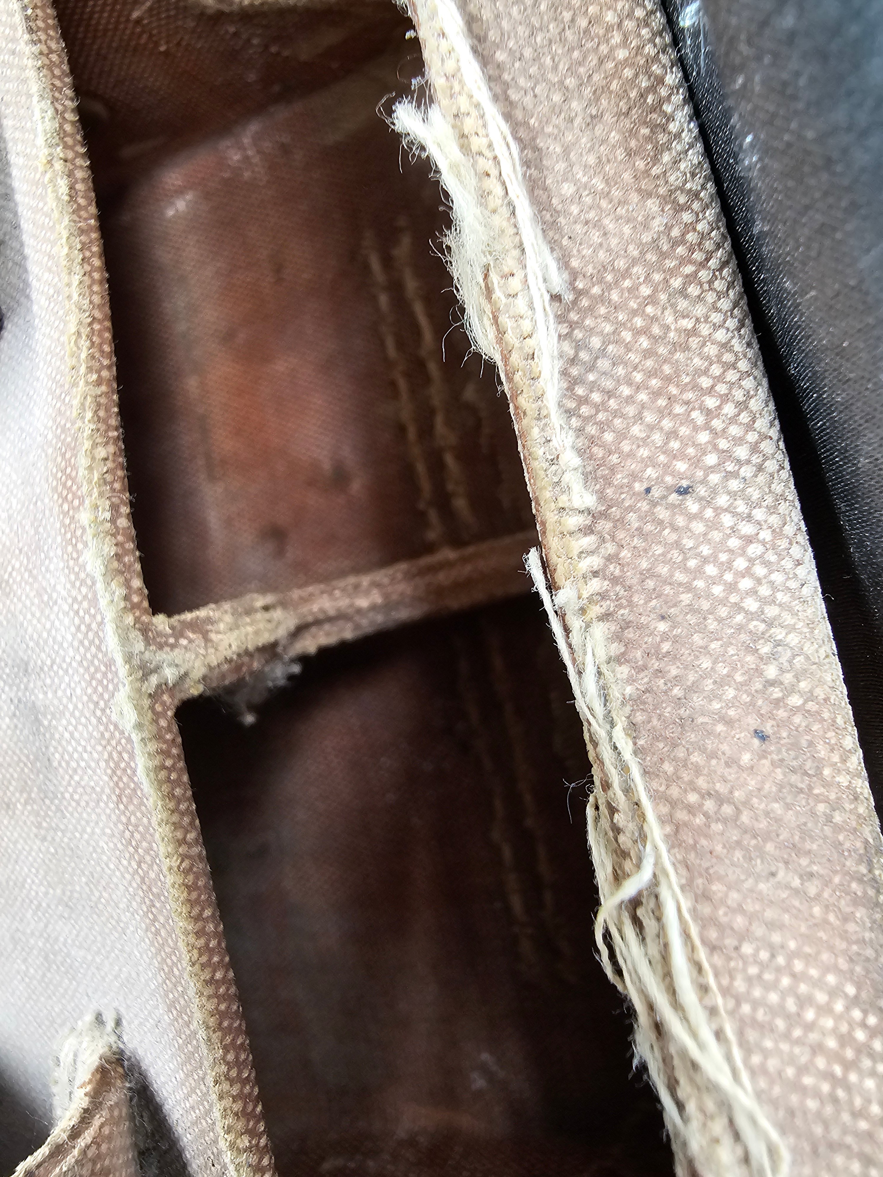 WWII JAPANESE ARISAKA RUBBERIZED AMMUNITION POUCH — image 4