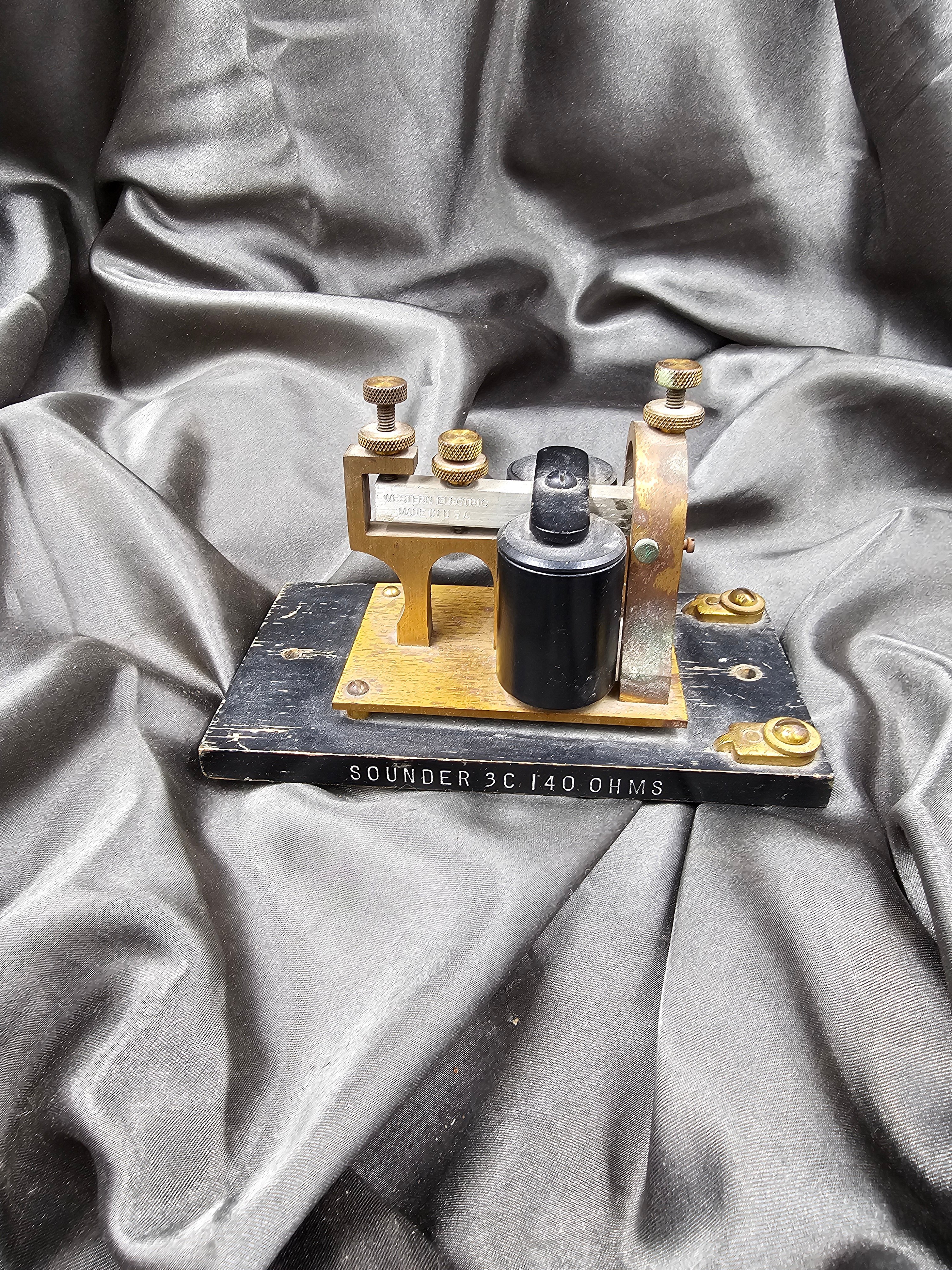 ANTIQUE MORSE CODE TELEGRAPH SOUNDER CONSOLE — image 2