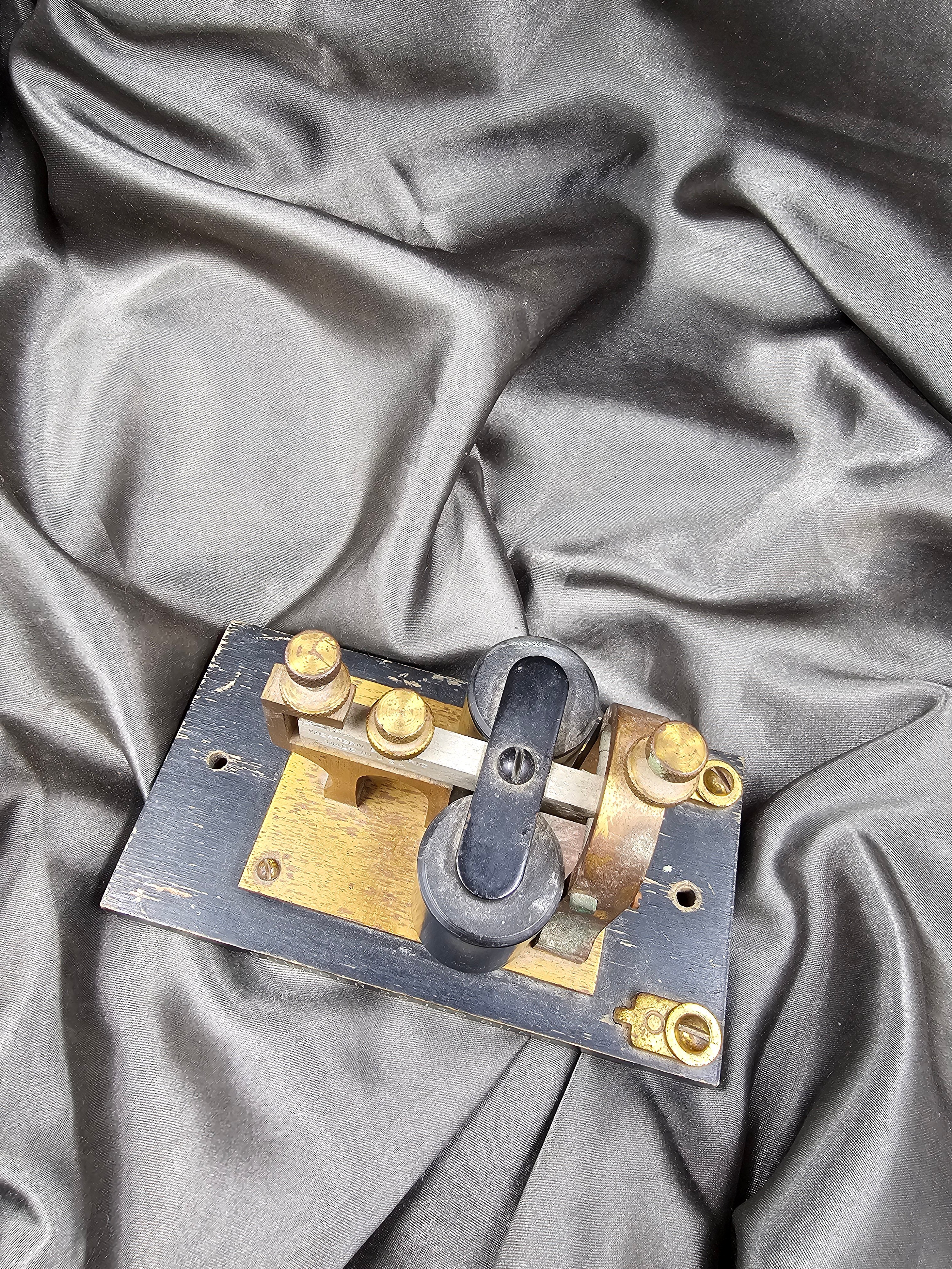 ANTIQUE MORSE CODE TELEGRAPH SOUNDER CONSOLE — image 3