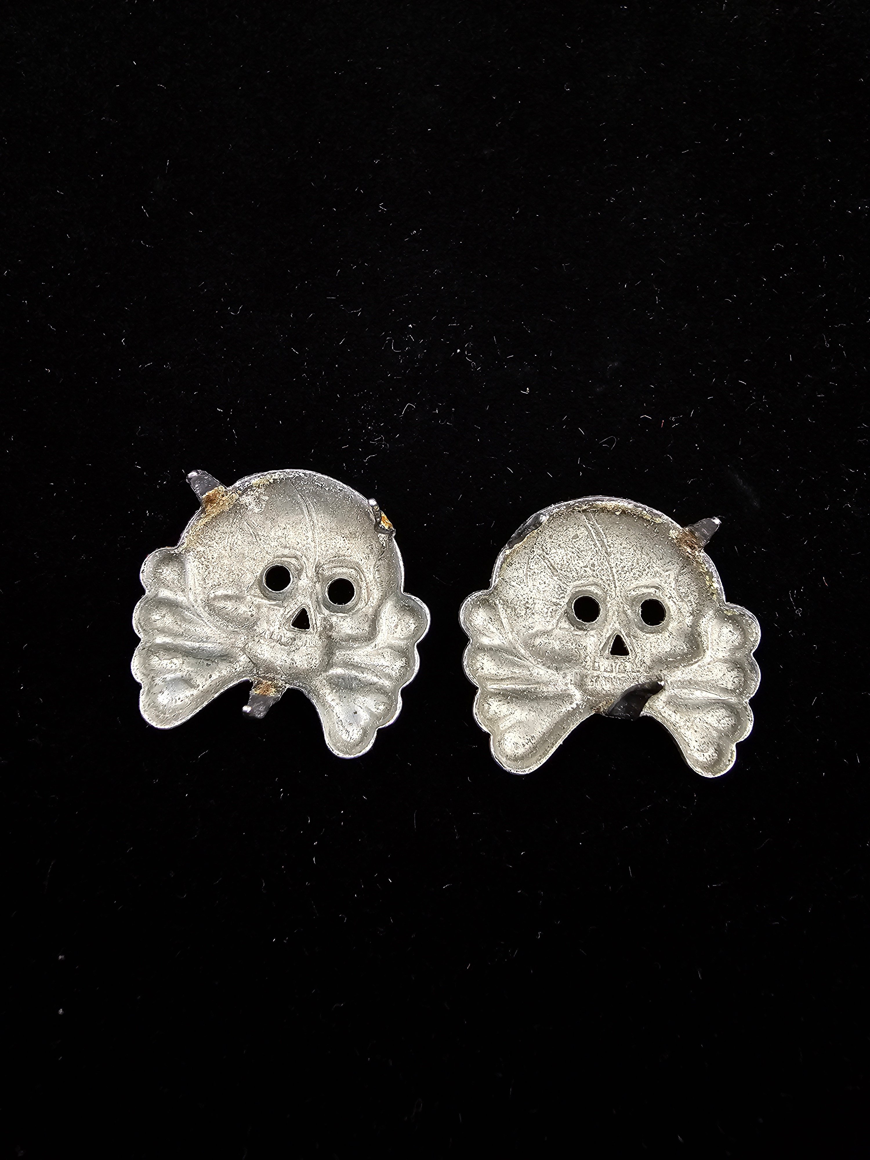 WWII GERMAN PANZER COLLAR INSIGNIA SET — image 2