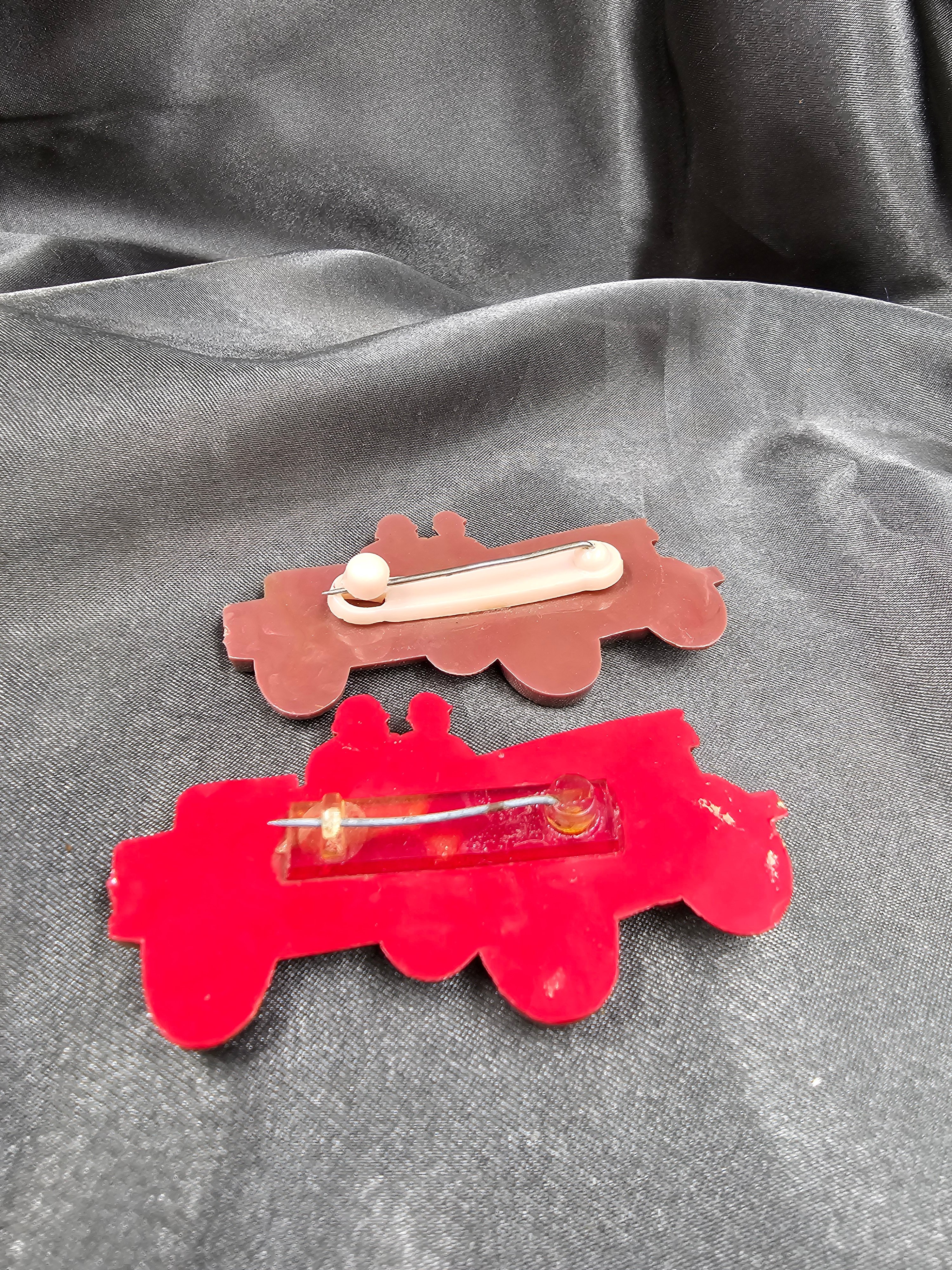 WWII CELLULOID WILLYS JEEPS SWEETHEART BROOCHES — image 3