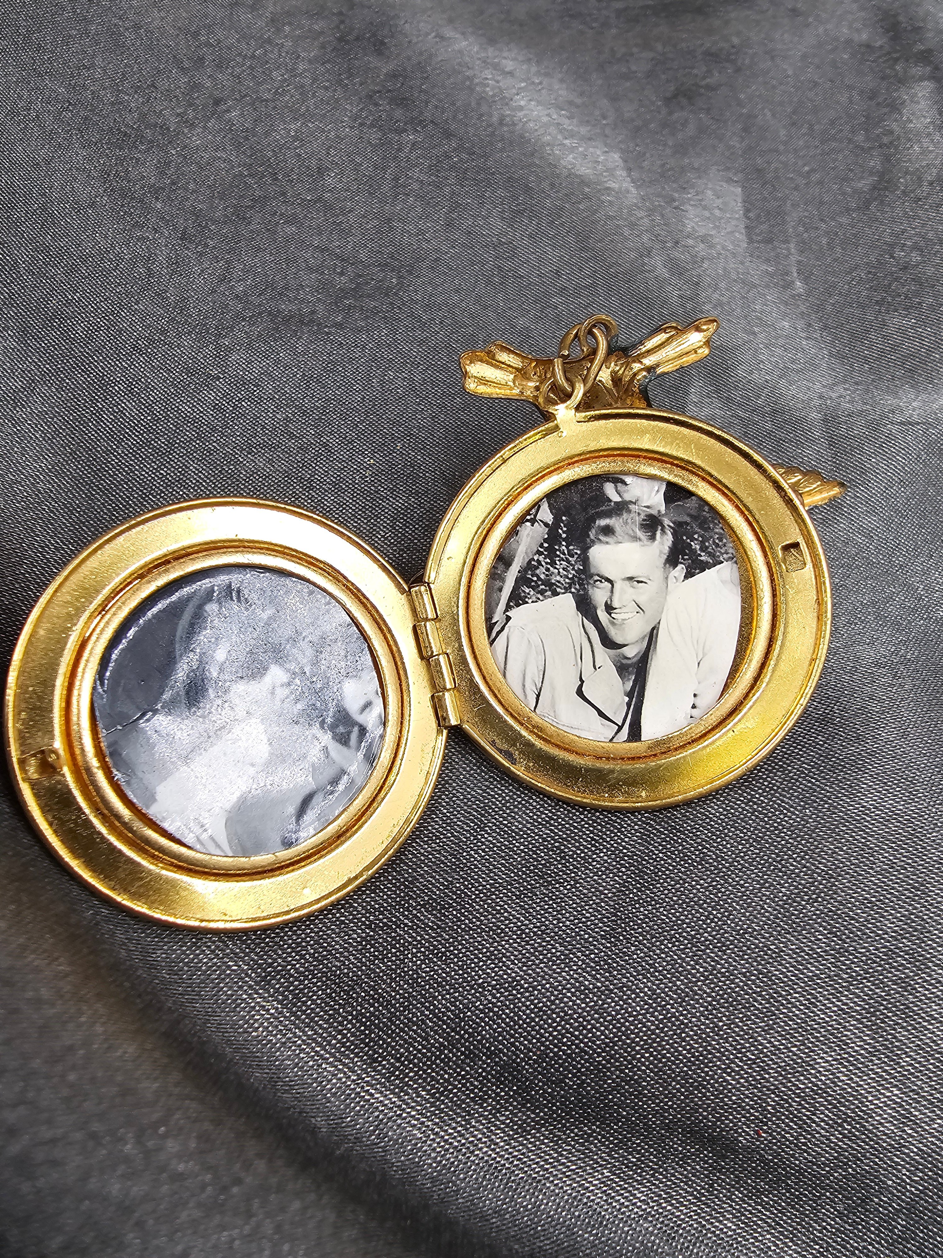 WWII ERA US COAST ARTILLERY SWEETHEART LOCKET BROOCH — image 3