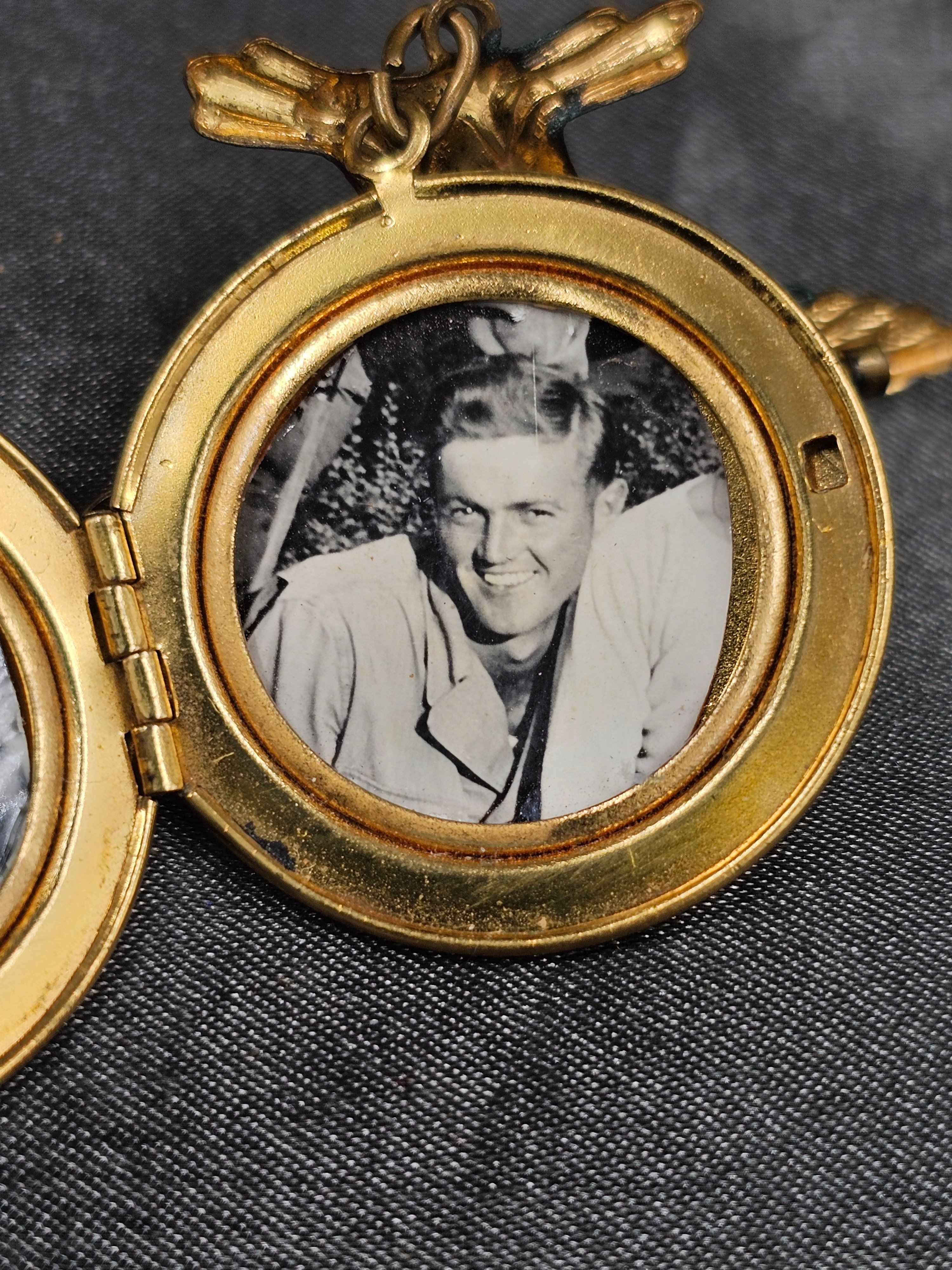 WWII ERA US COAST ARTILLERY SWEETHEART LOCKET BROOCH — image 4