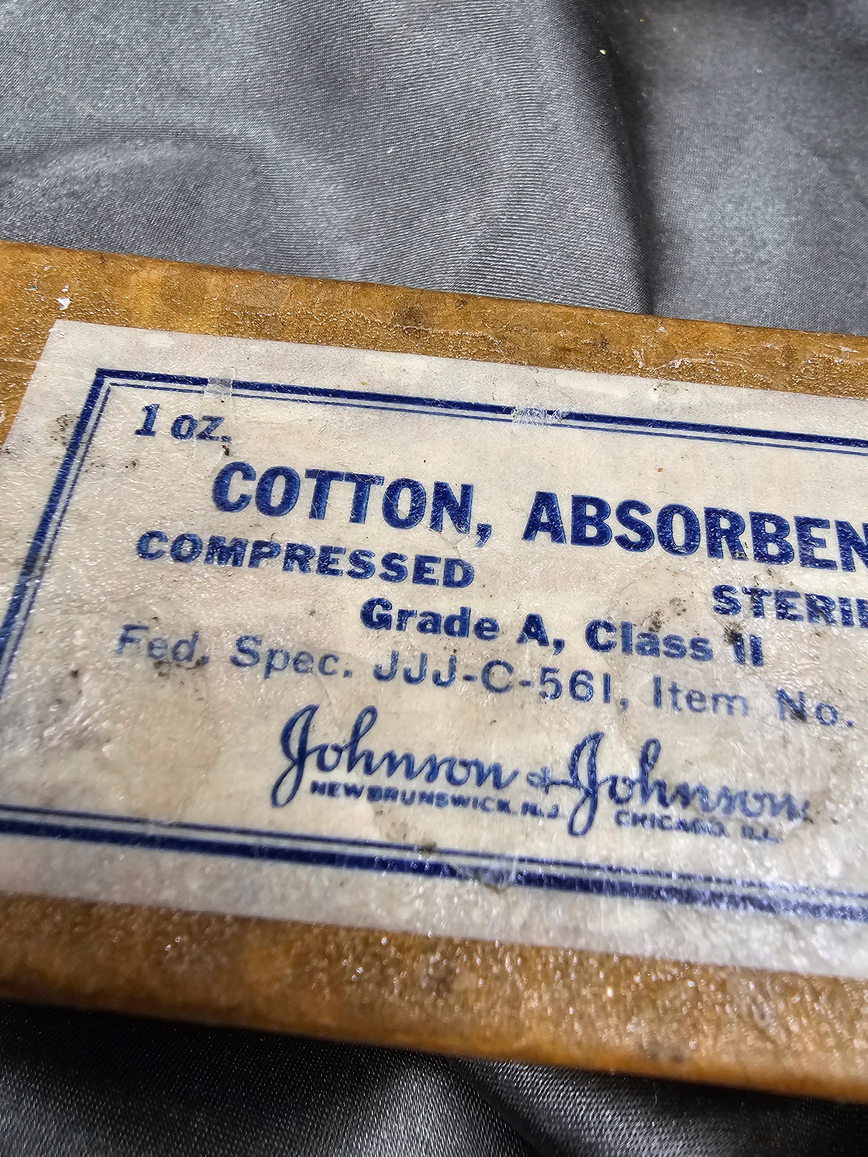 WWII ERA WAXED COMPRESSED ABSORBENT COTTON FOR MEDICAL KIT — image 3