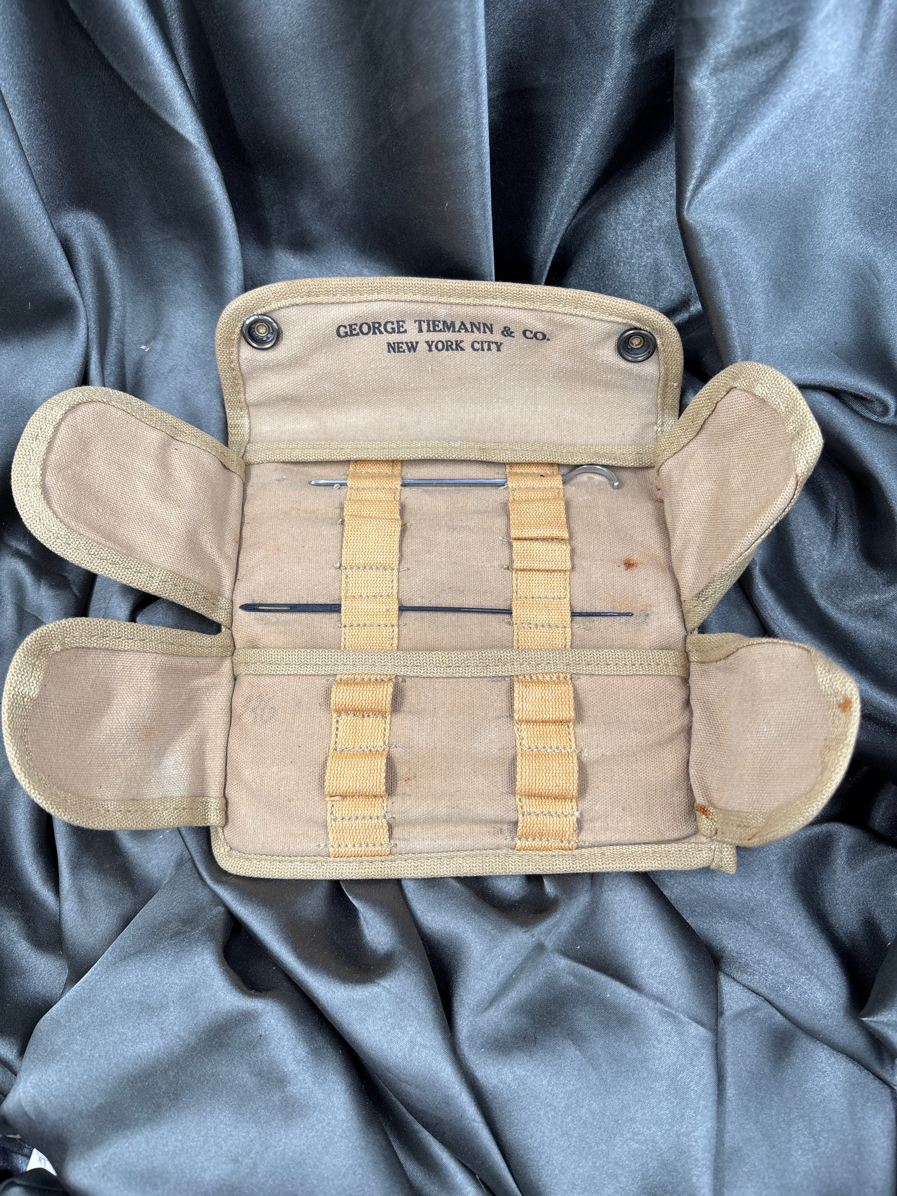 WWII US NAVY MEDICAL POUCH — image 2