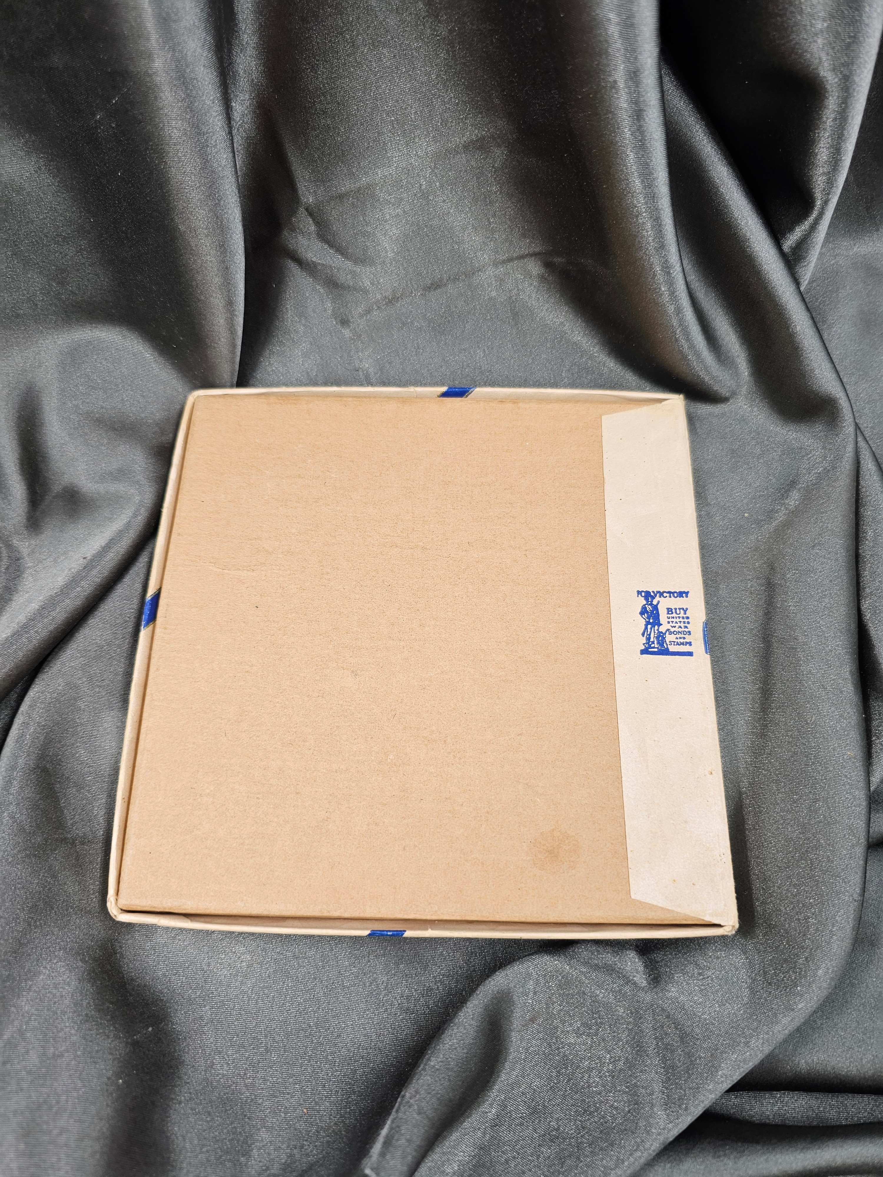 WWII SWEETHEART HANDKERCHIEF IN PX BOX — image 4