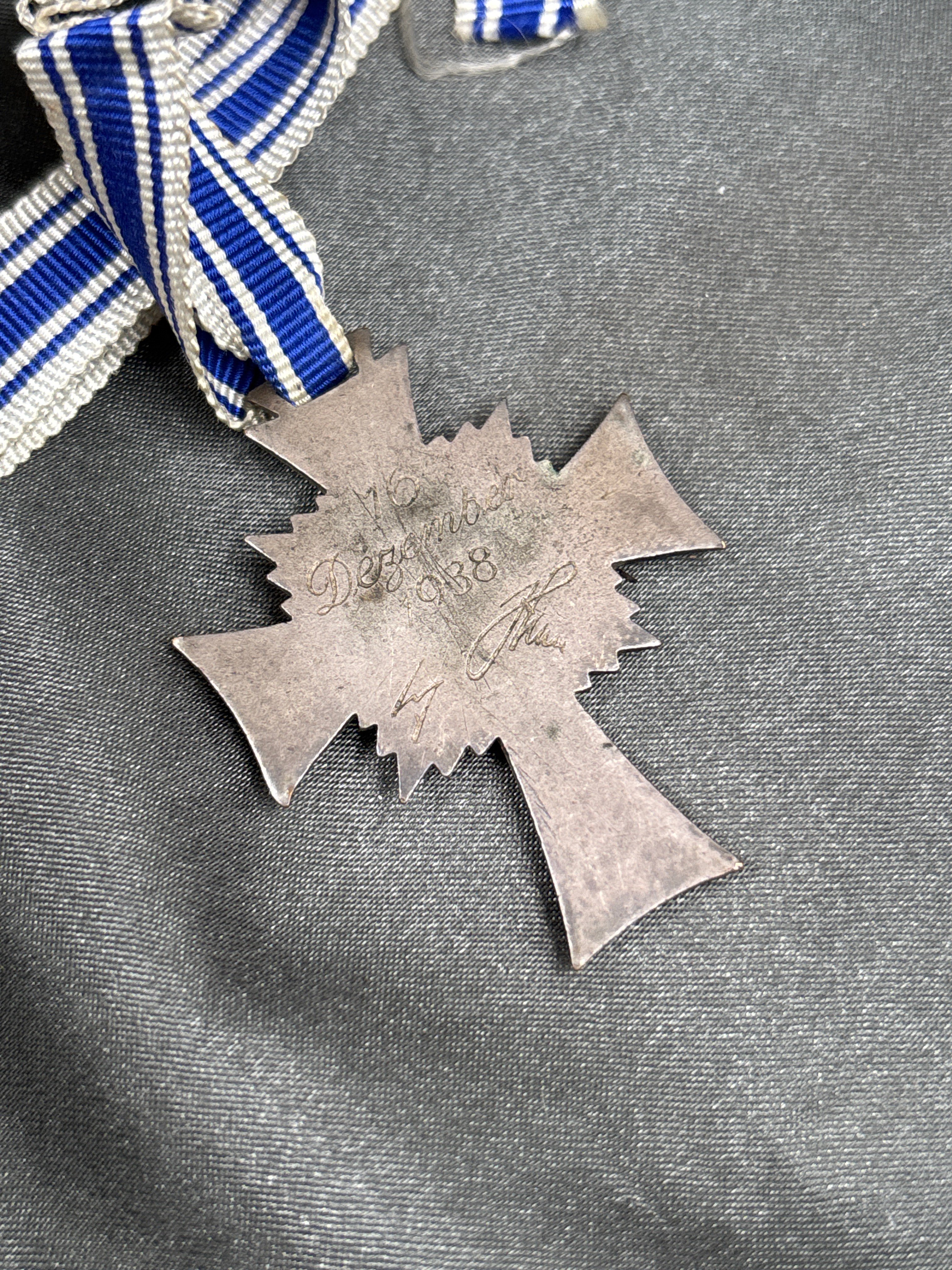 WWII GERMAN MOTHER'S CROSS IN SILVER — image 3