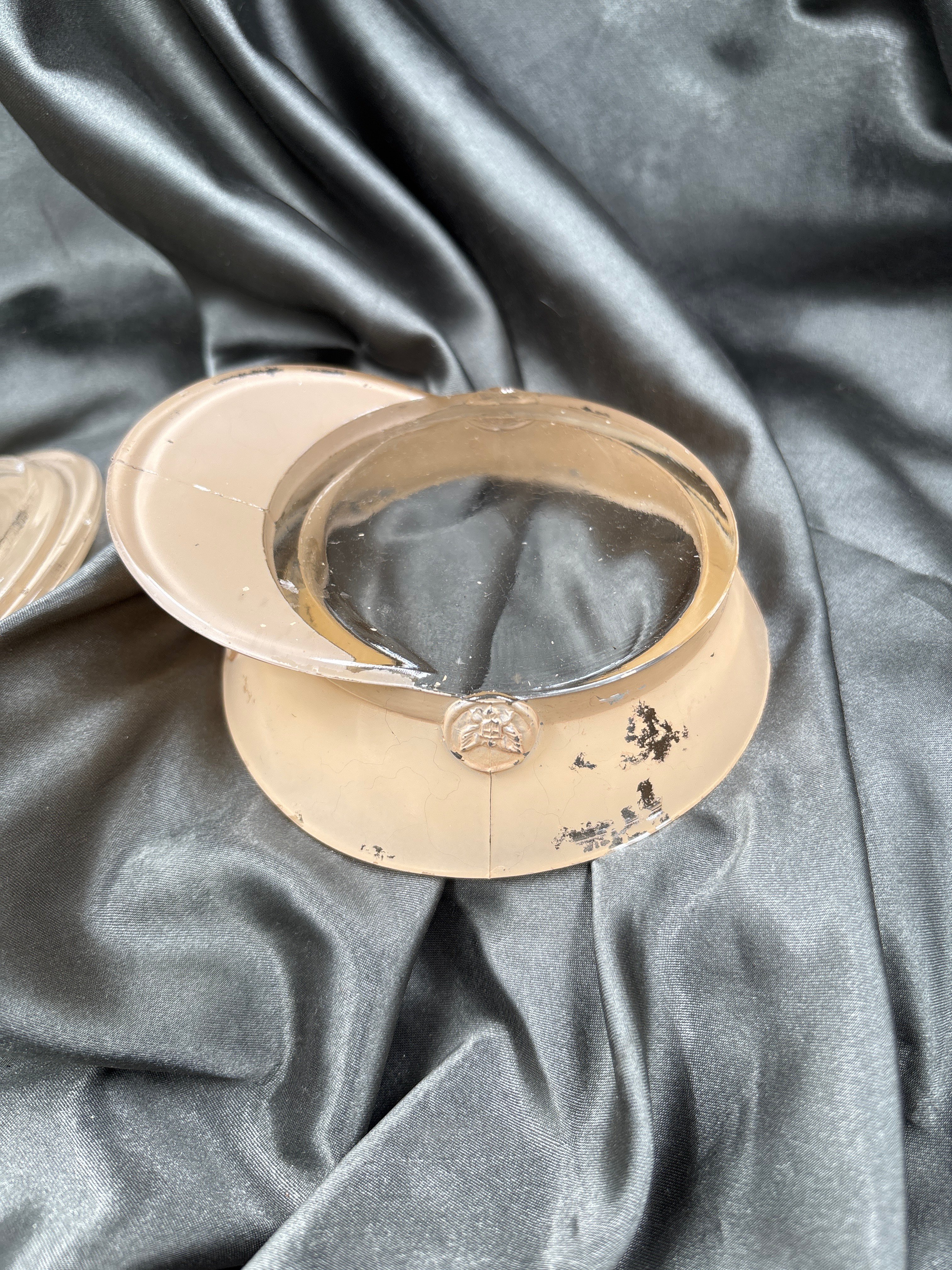 WWII ERA LADY BERKSHIRE GLASS VISOR POWDER CONTAINER — image 4