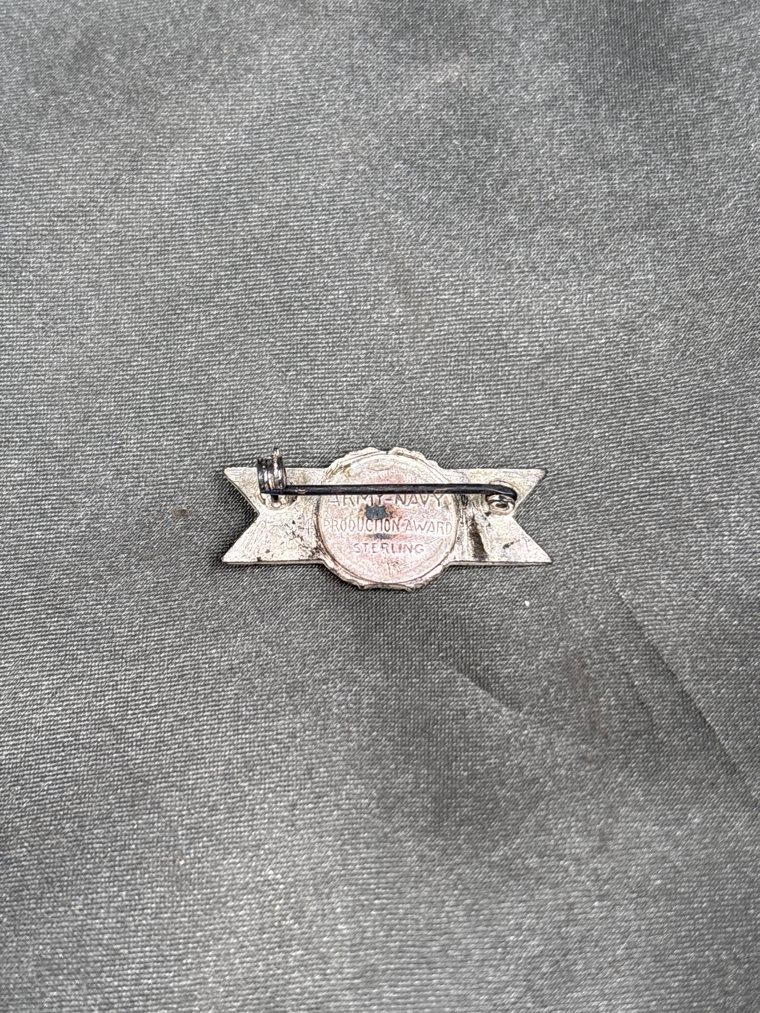 WWII US STERLING E PRODUCTION PIN — image 2