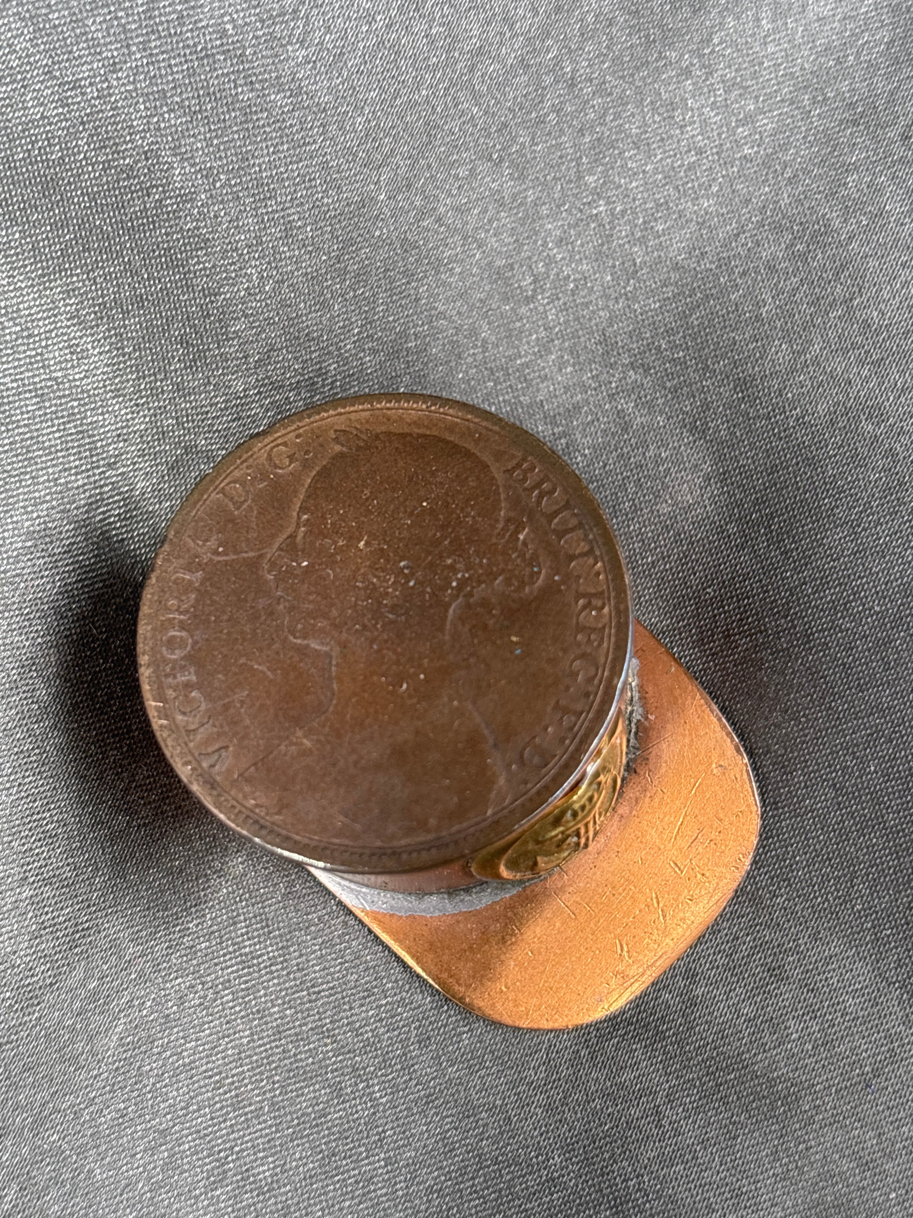 WWII ERA AUSTRALIAN COIN CONTAINER — image 2