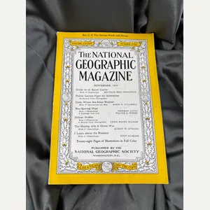 WWII US NATIONAL GEOGRAPHIC MAGAZINE