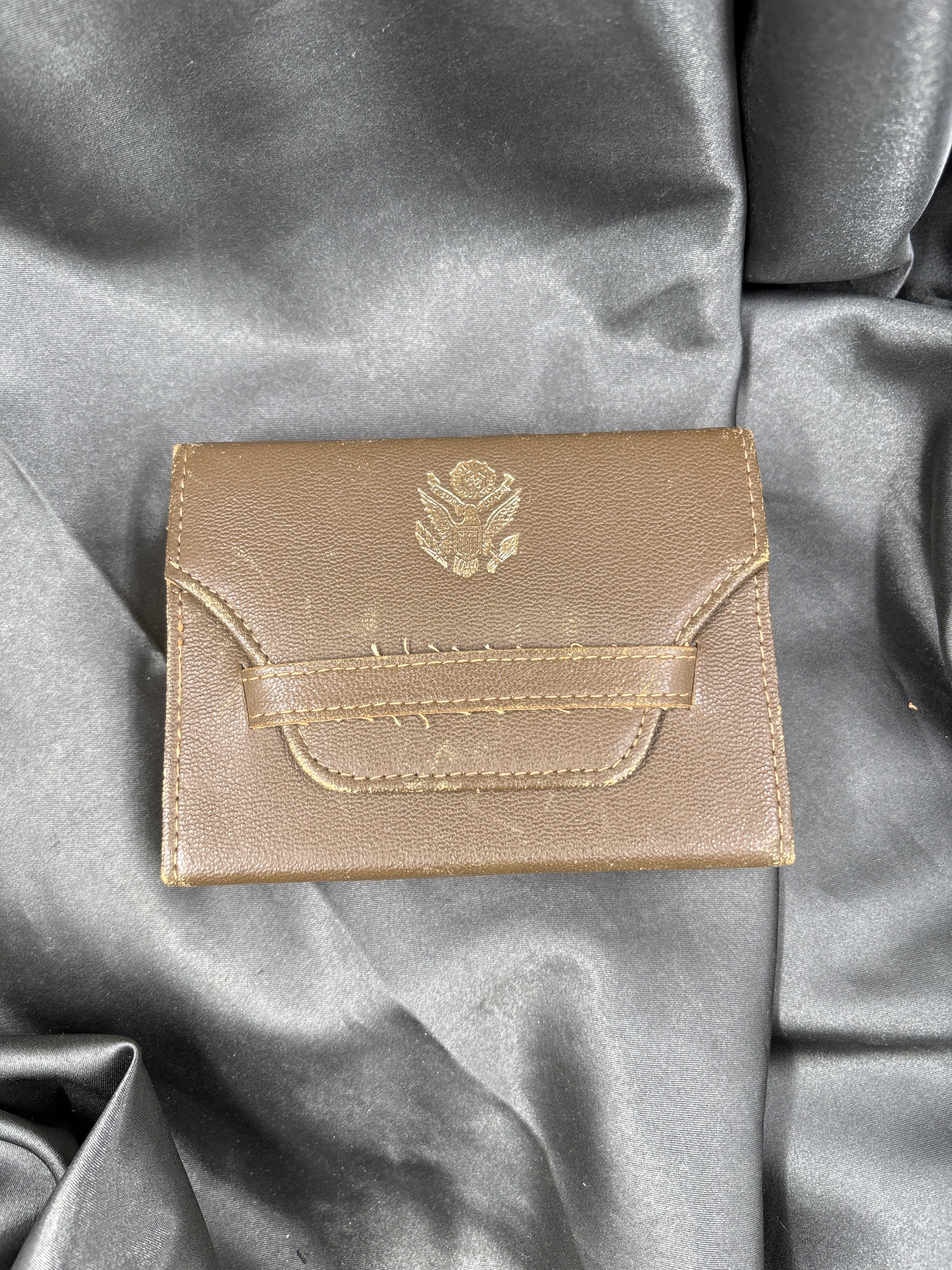 WWII OFFICER SEWING KIT — image 2