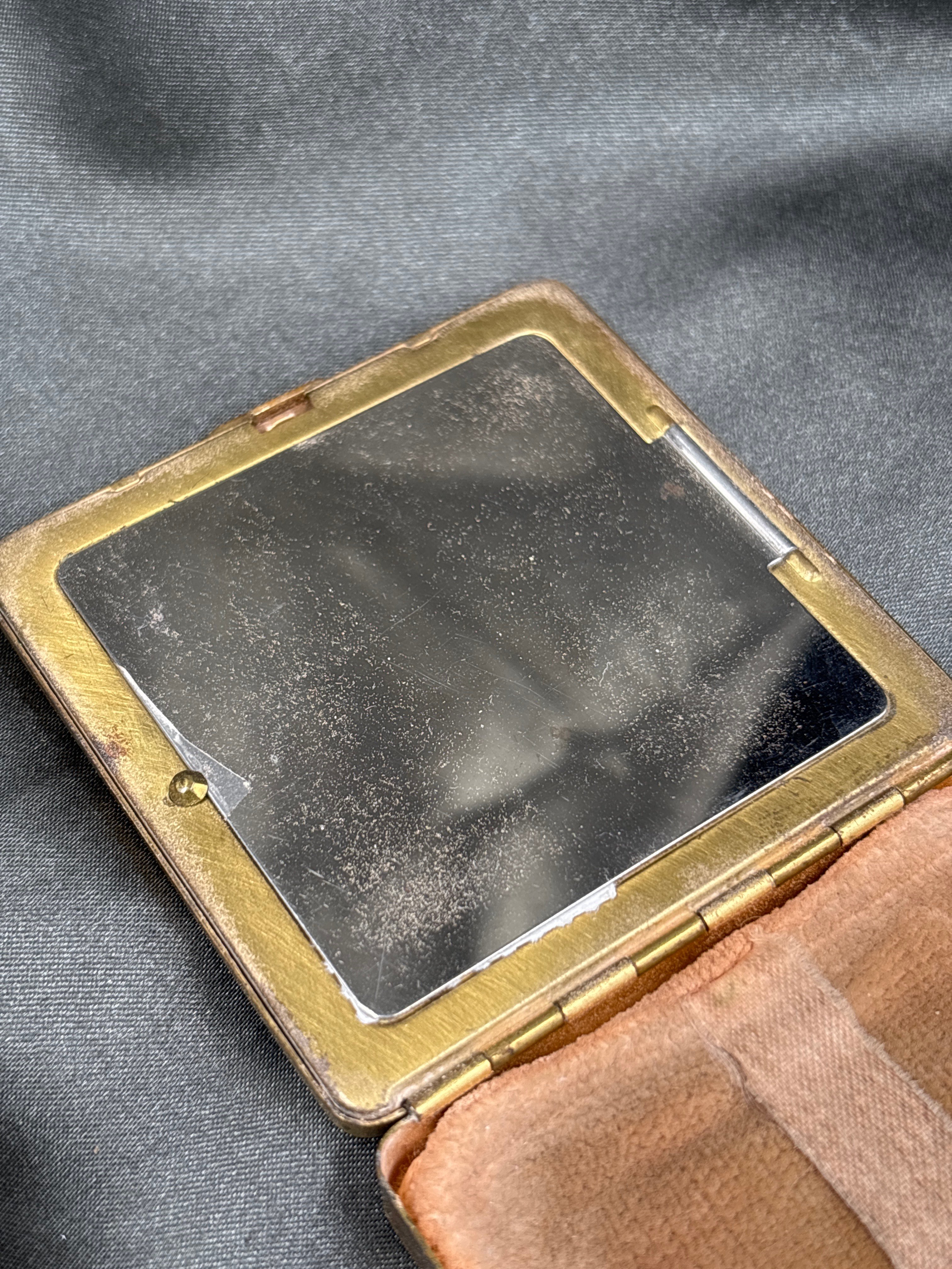 WWII US ARMY SWEETHEART COMPACT — image 3