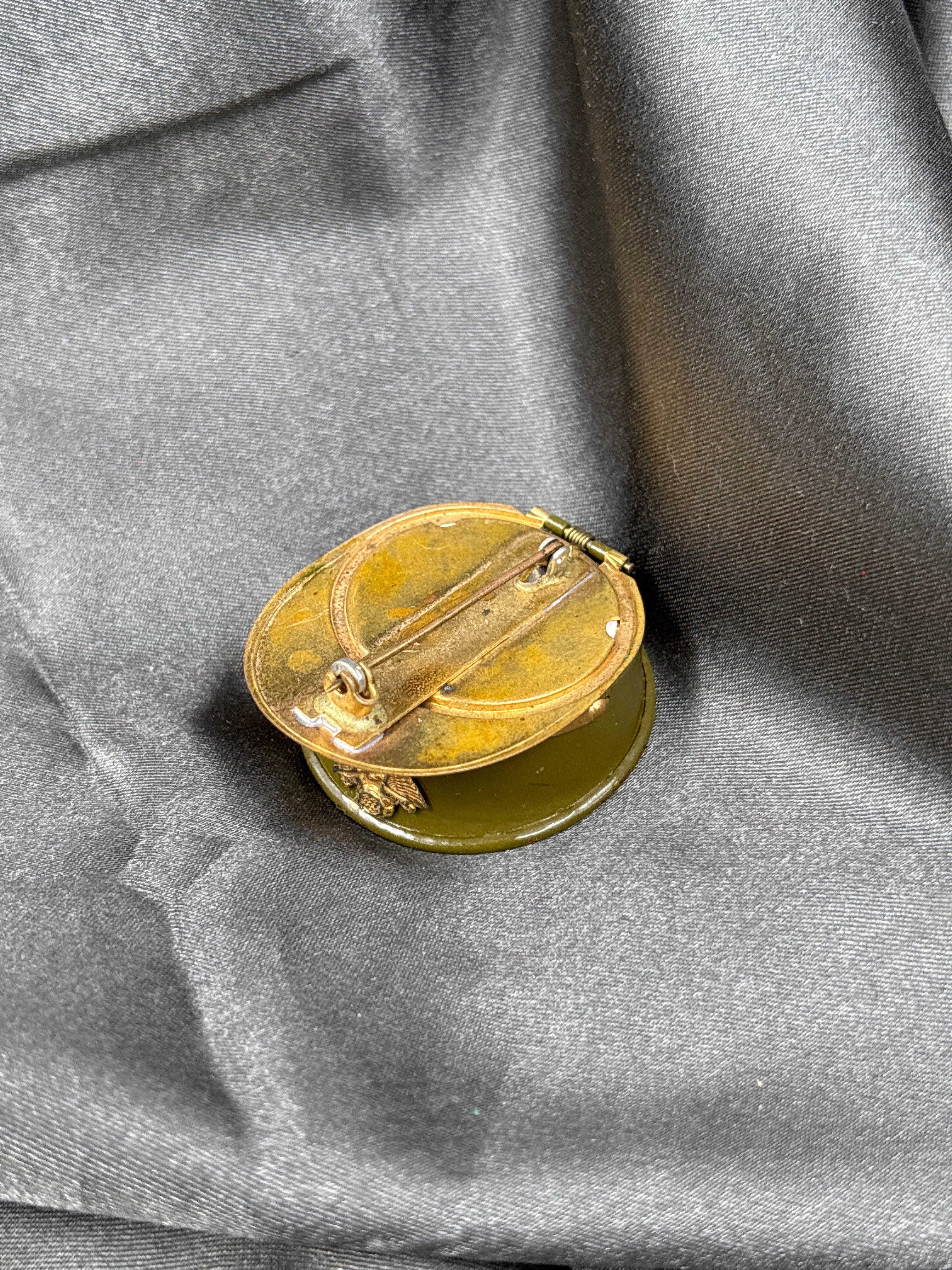 WWII SWEETHEART INFANTRY VISOR BROOCH — image 2