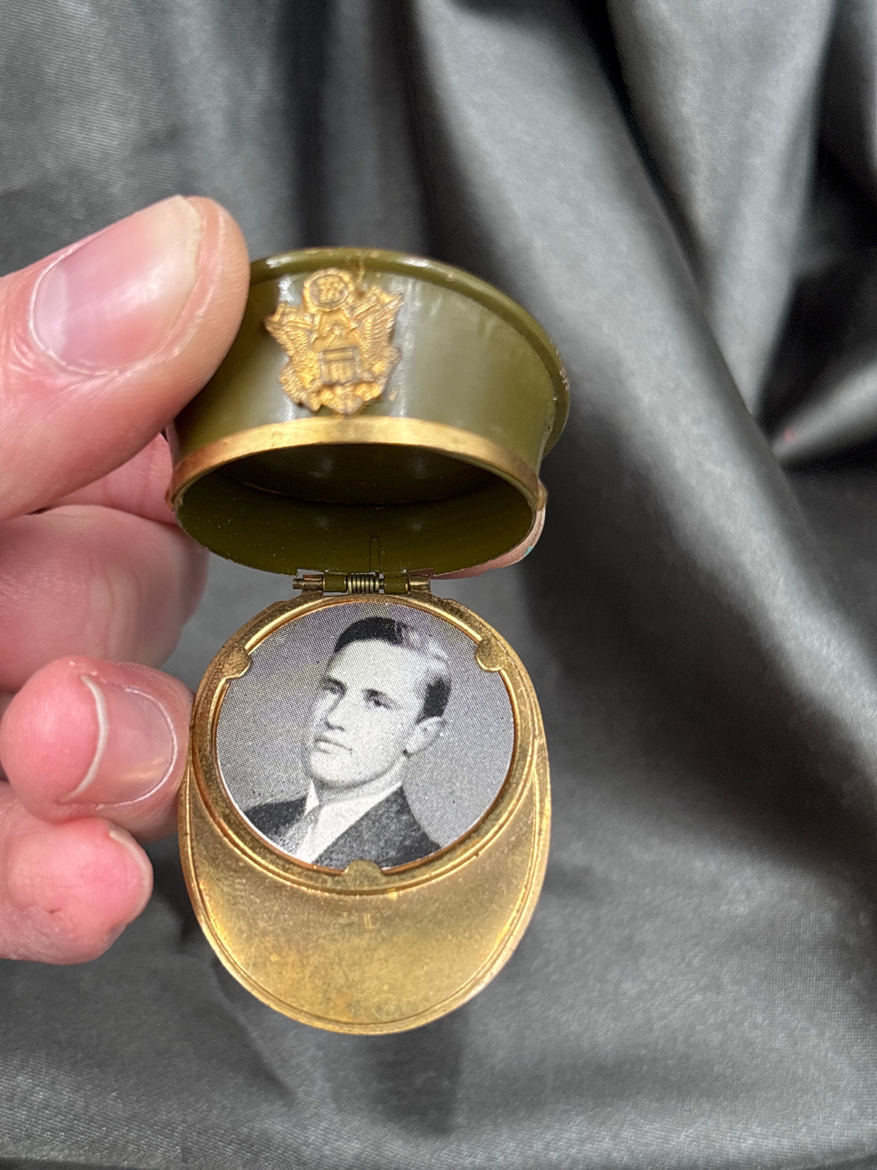 WWII SWEETHEART INFANTRY VISOR BROOCH — image 3