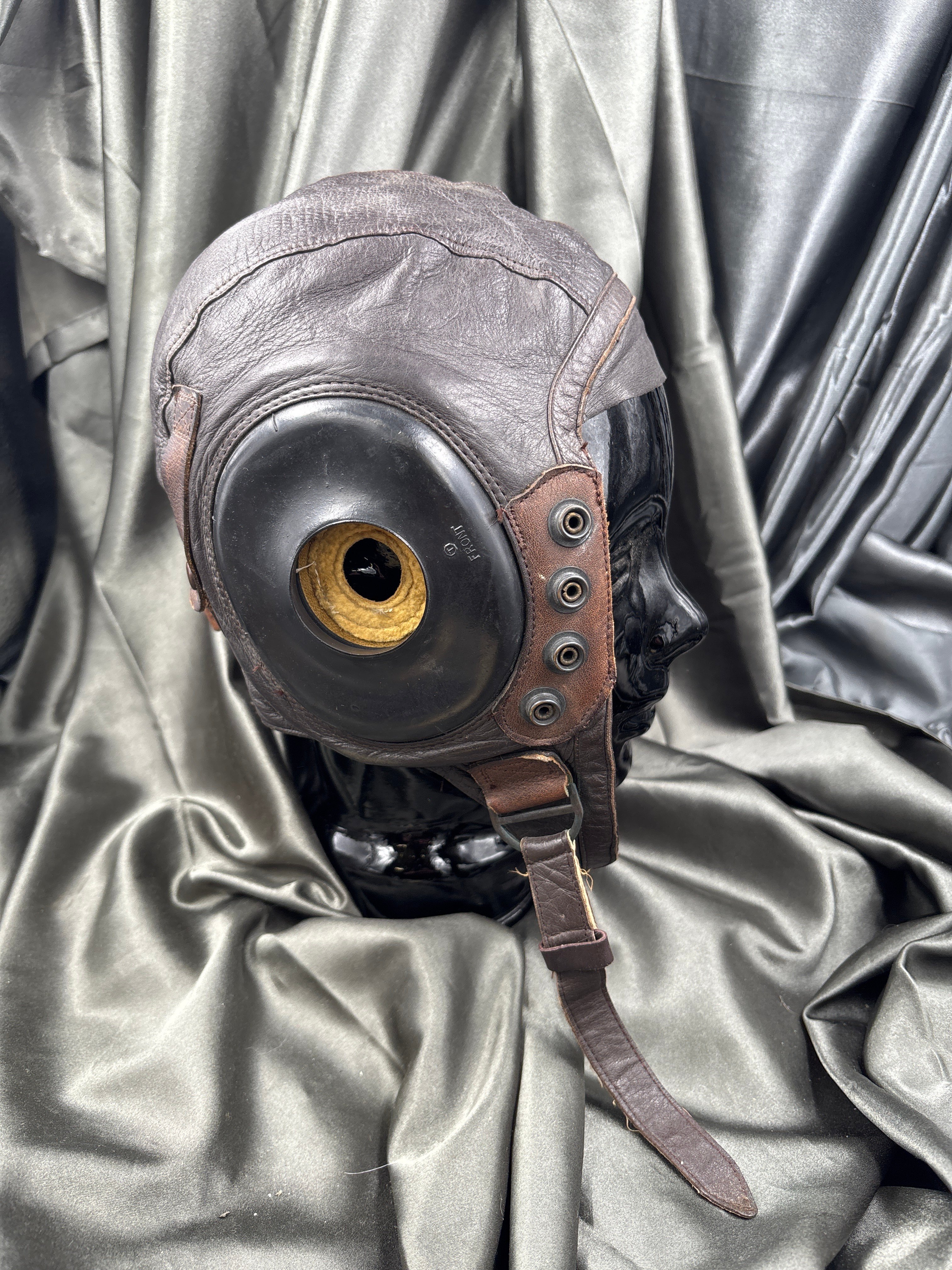 WWII US AIR CORPS A-11 FLIGHT HELMET SIZE MEDIUM — image 4