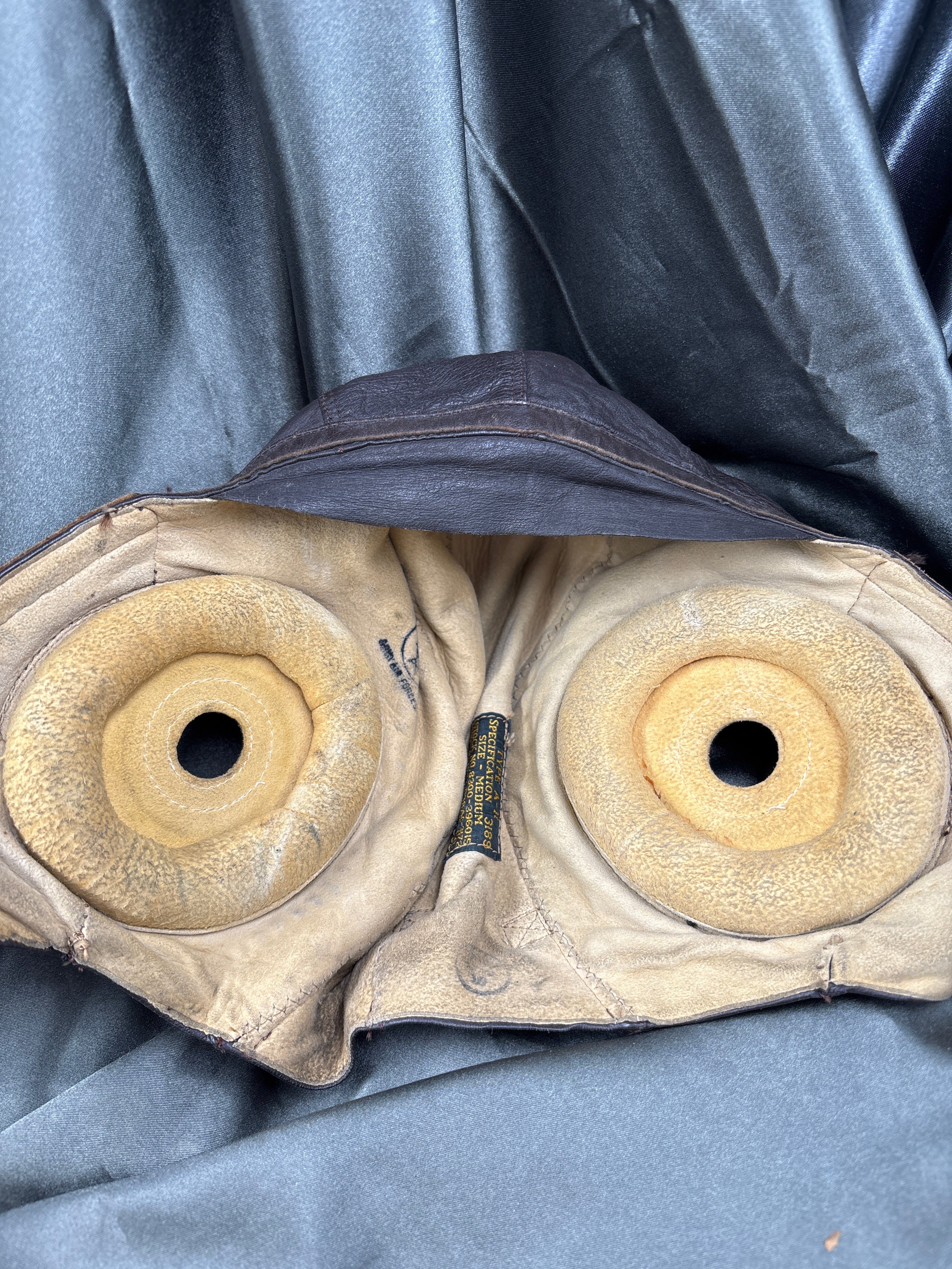 WWII US AIR CORPS A-11 FLIGHT HELMET SIZE MEDIUM — image 5