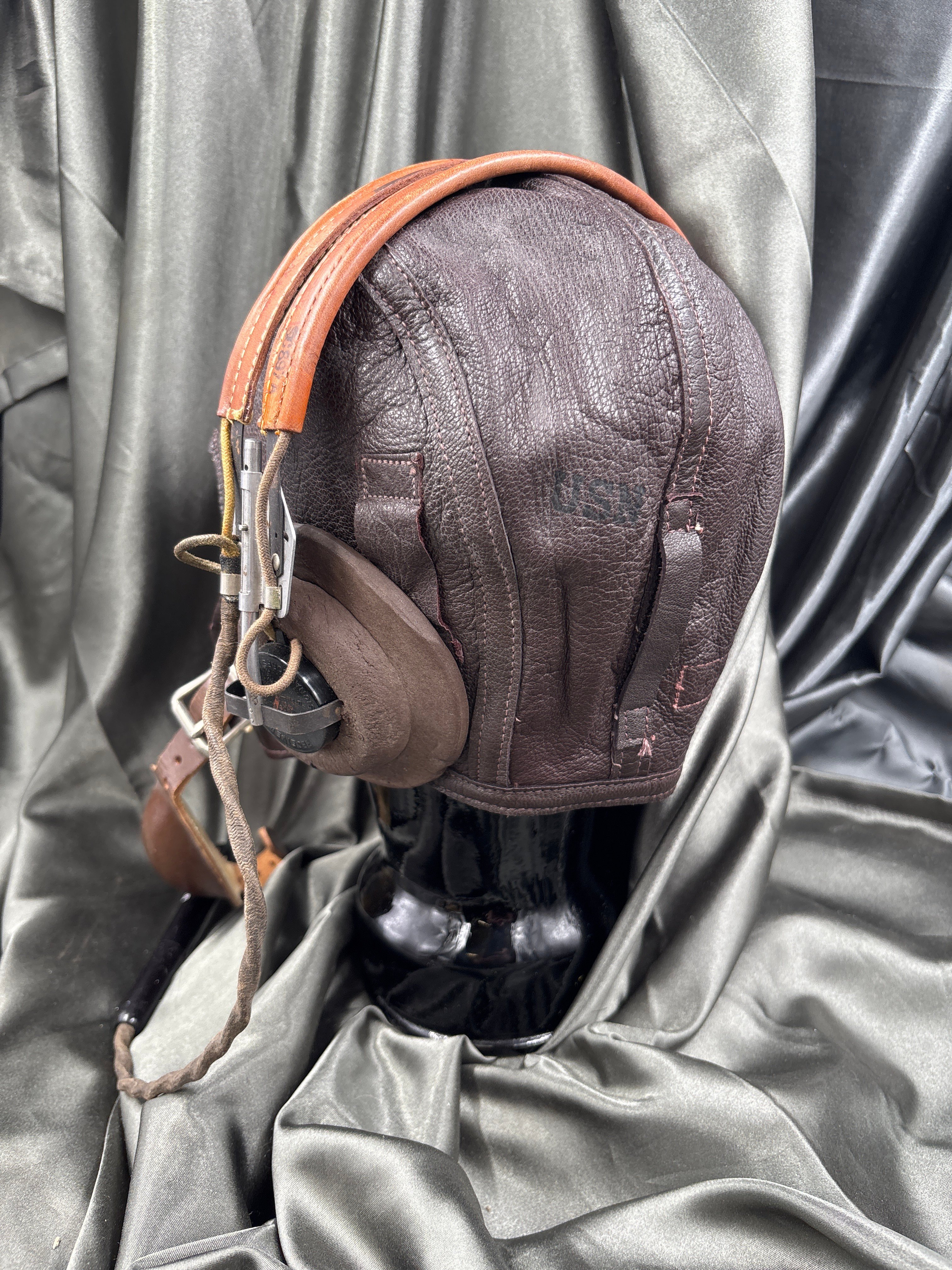 WWII/KOREAN WAR ERA US NAVY PILOT FLIGHT HELMET — image 3