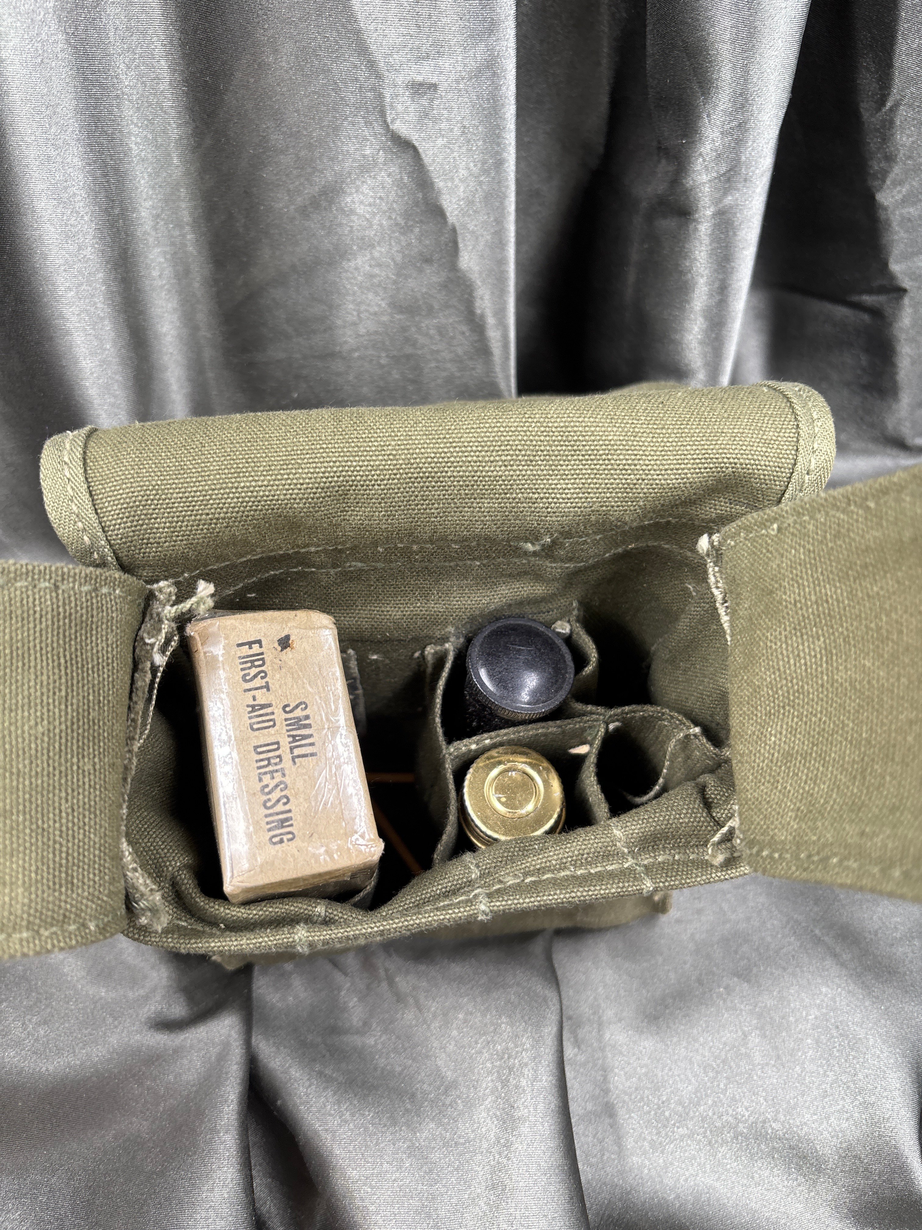 WWII US JUNGLE FIRST AID KIT — image 3