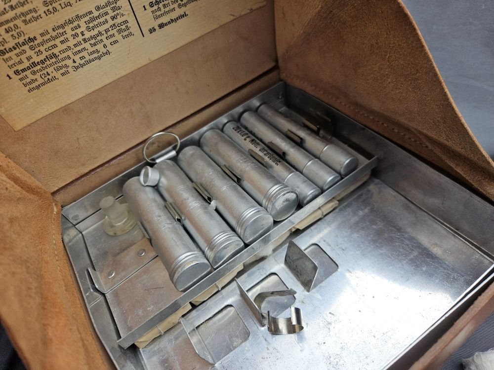 WWII German First Aid Kit — image 3