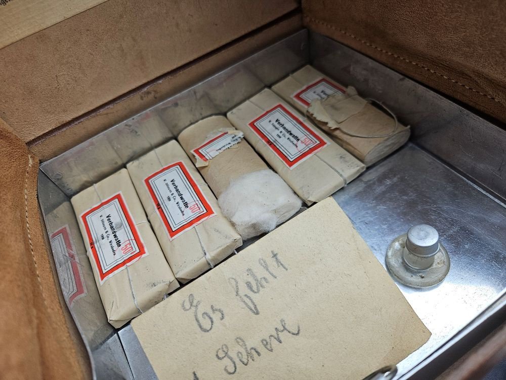 WWII German First Aid Kit — image 5