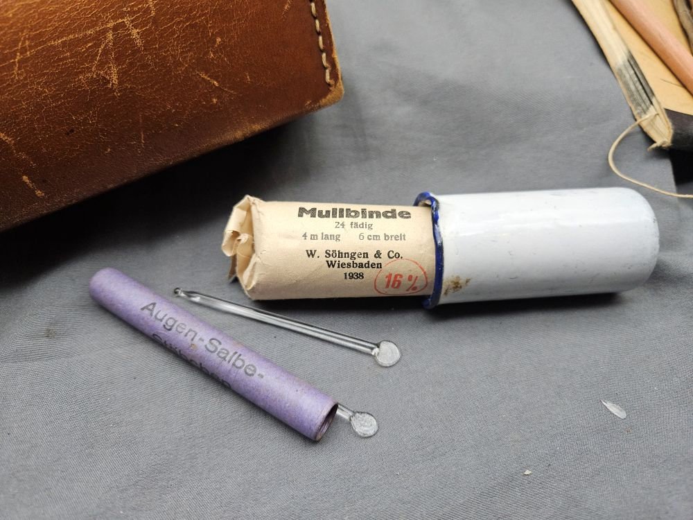 WWII German First Aid Kit — image 6