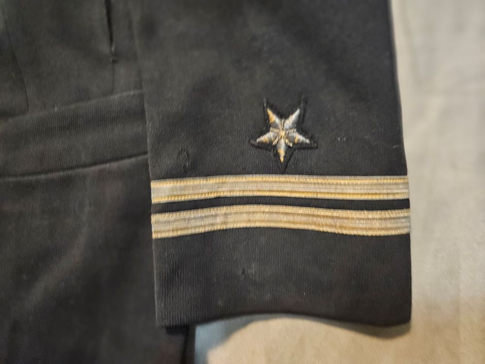 WWII US Navy Officer Uniform. In fair condition — image 3