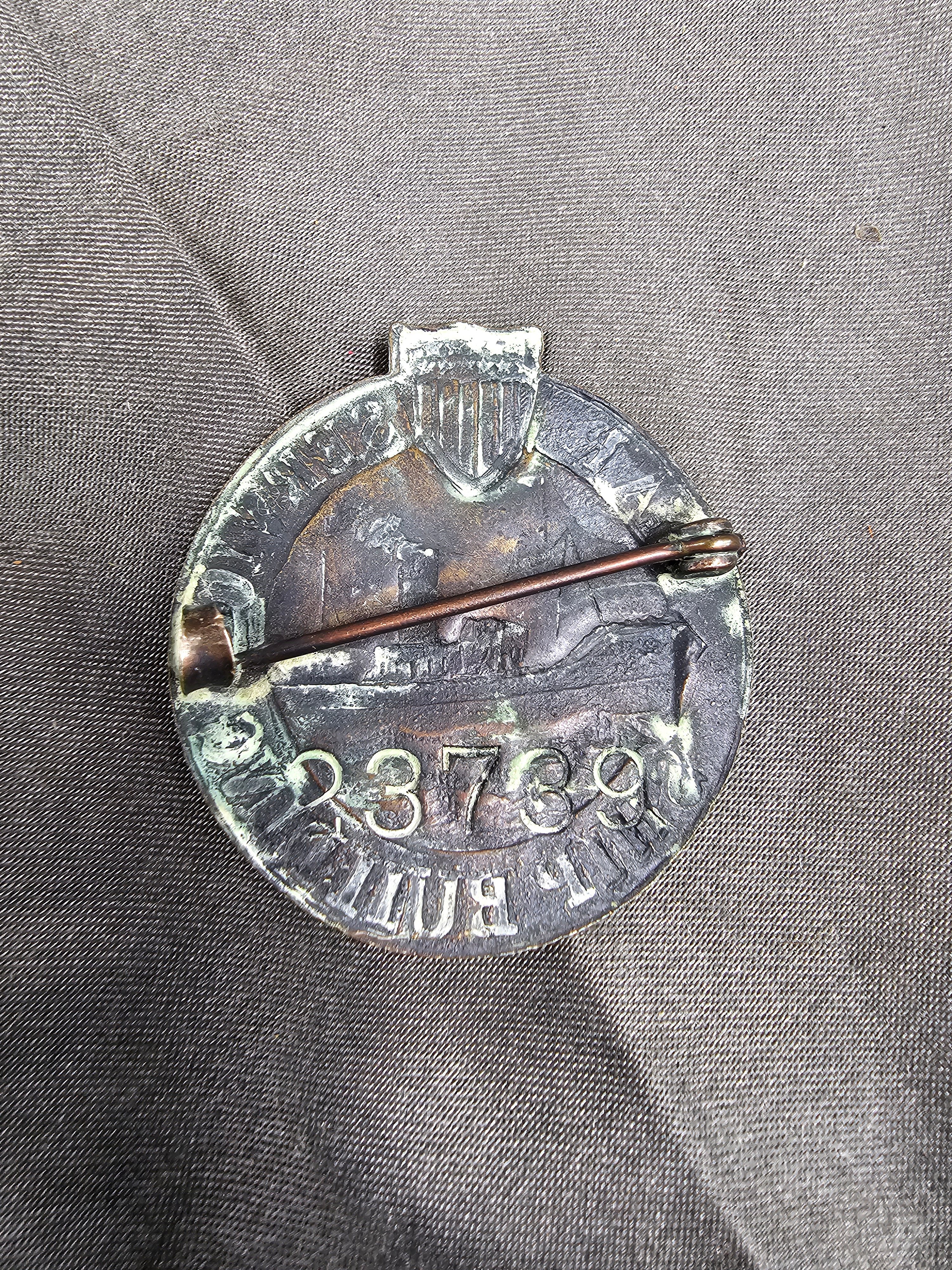WWI SHIP BUILDING WAR SERVICES BADGE #23739 — image 2