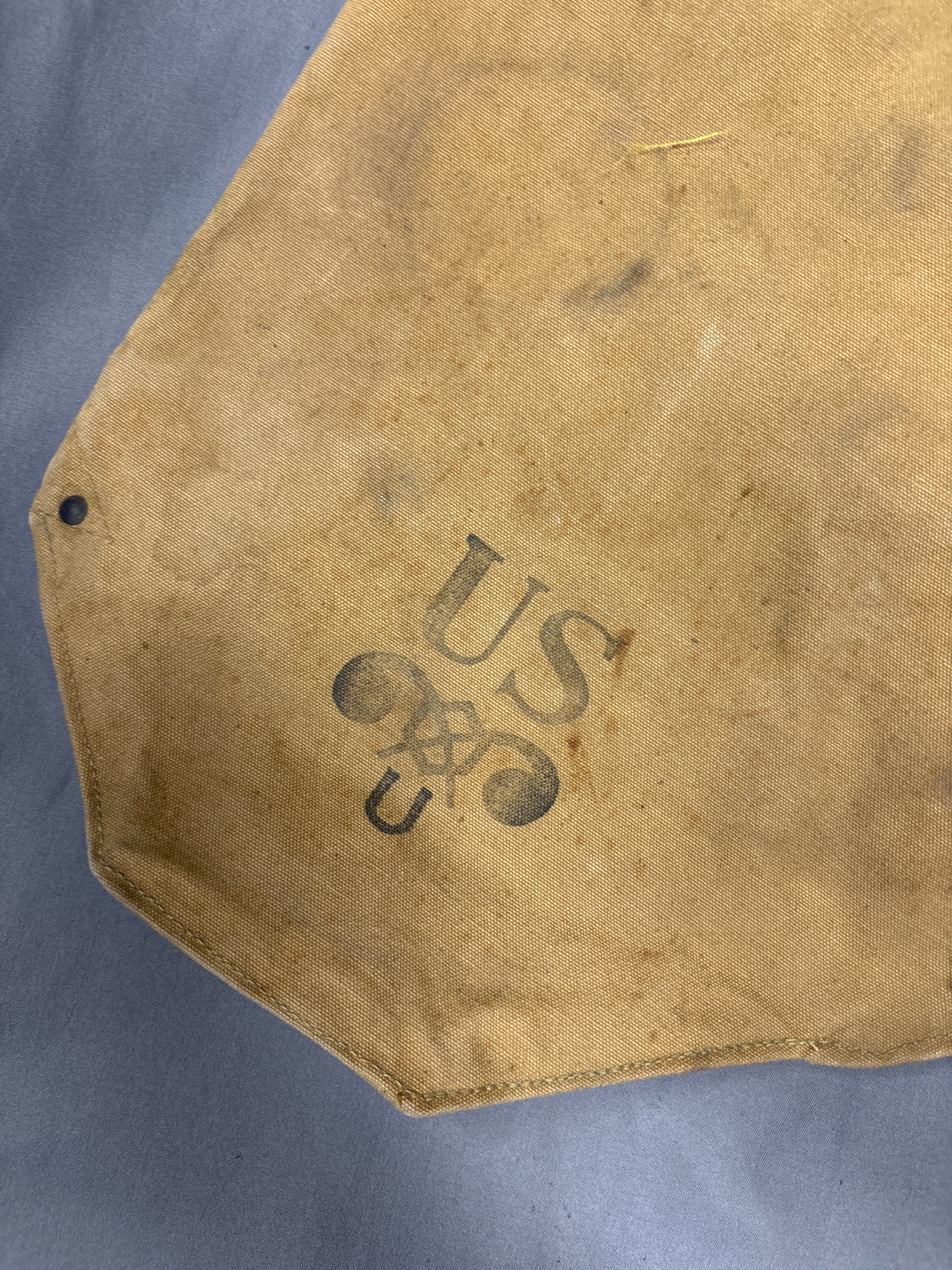 WWII US KIDNEY GAS MASK BAG — image 2