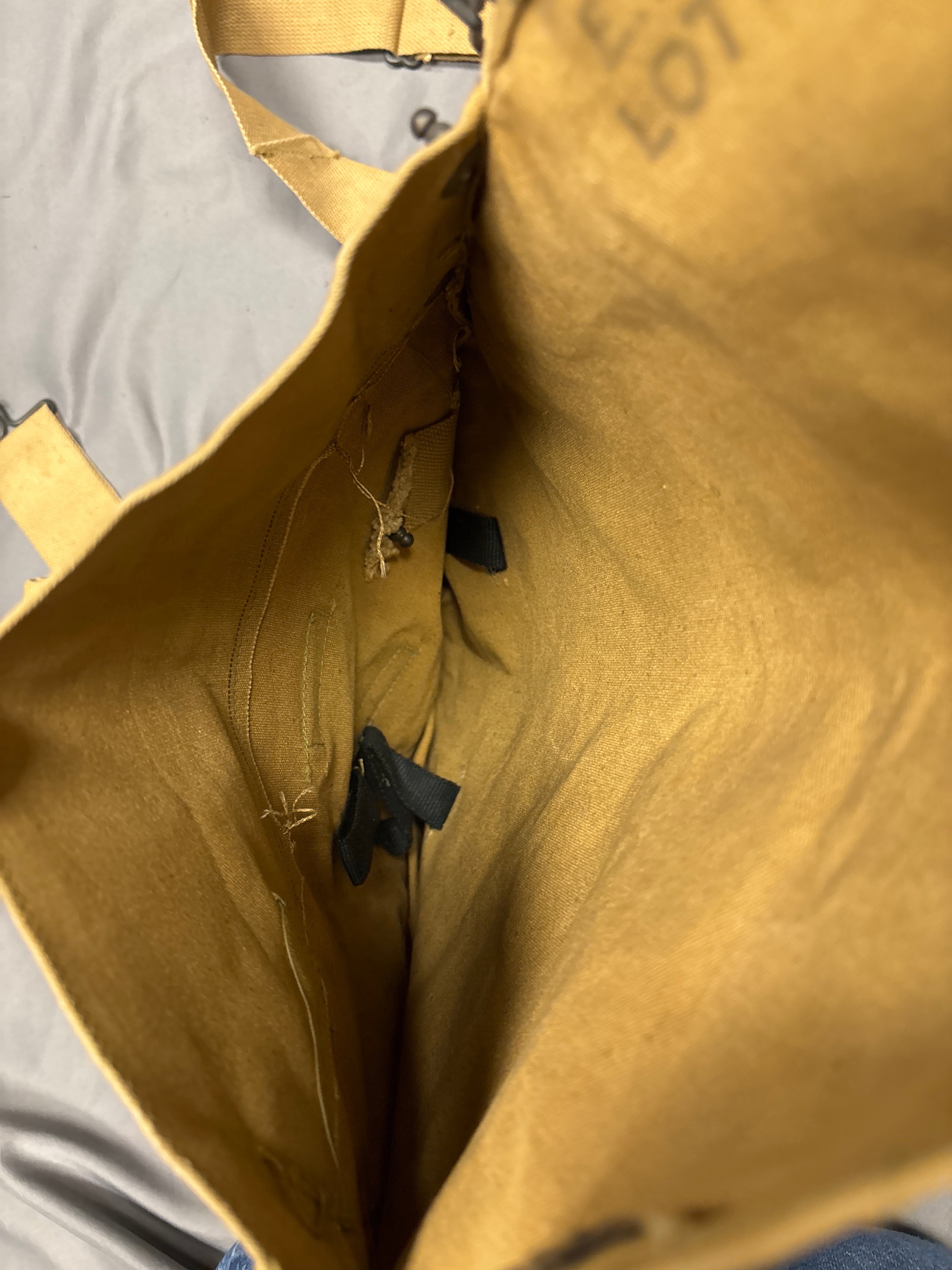 WWII US KIDNEY GAS MASK BAG — image 4