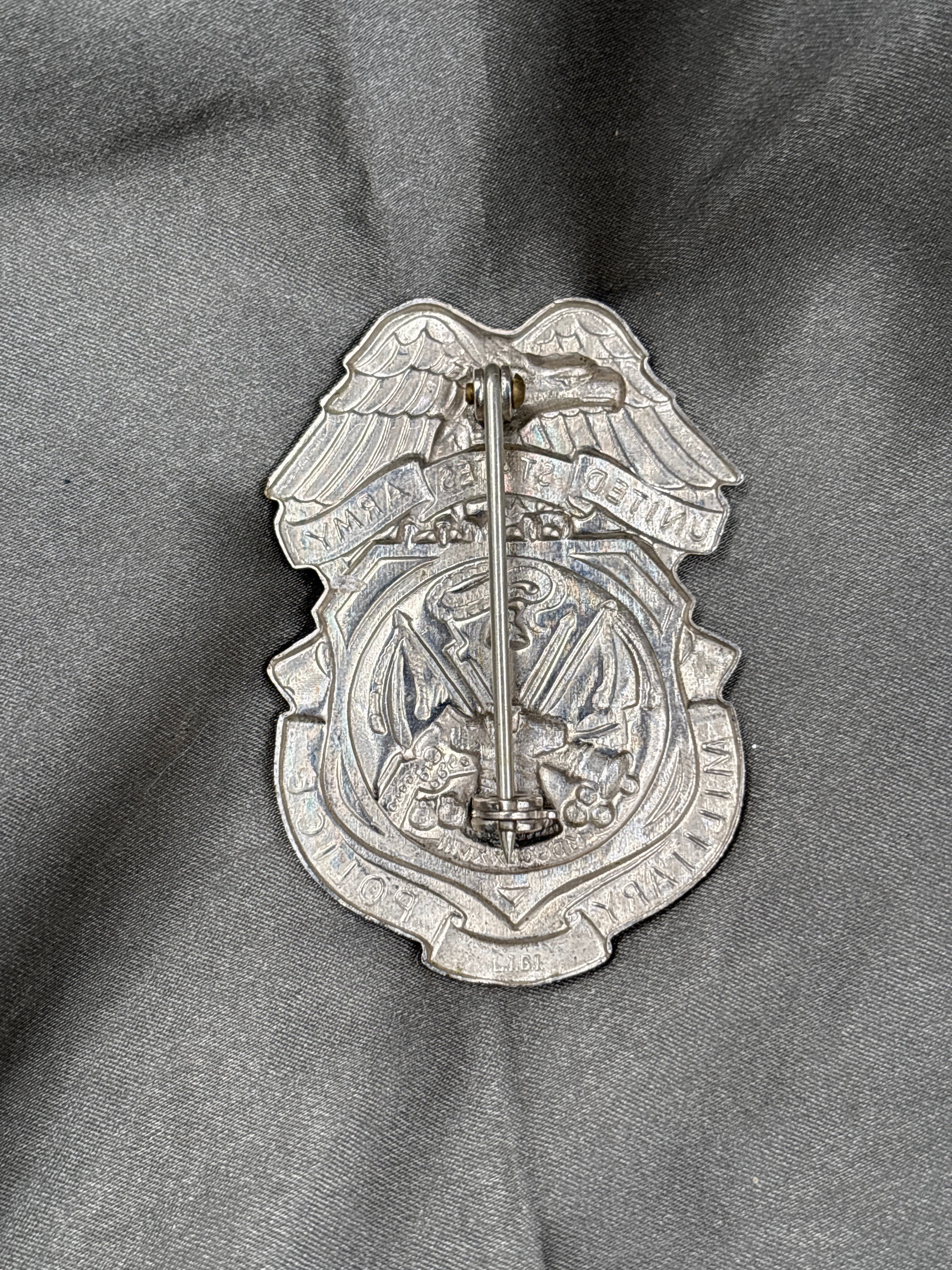 ARMY OBSOLETE MILITARY POLICE BADGE — image 2