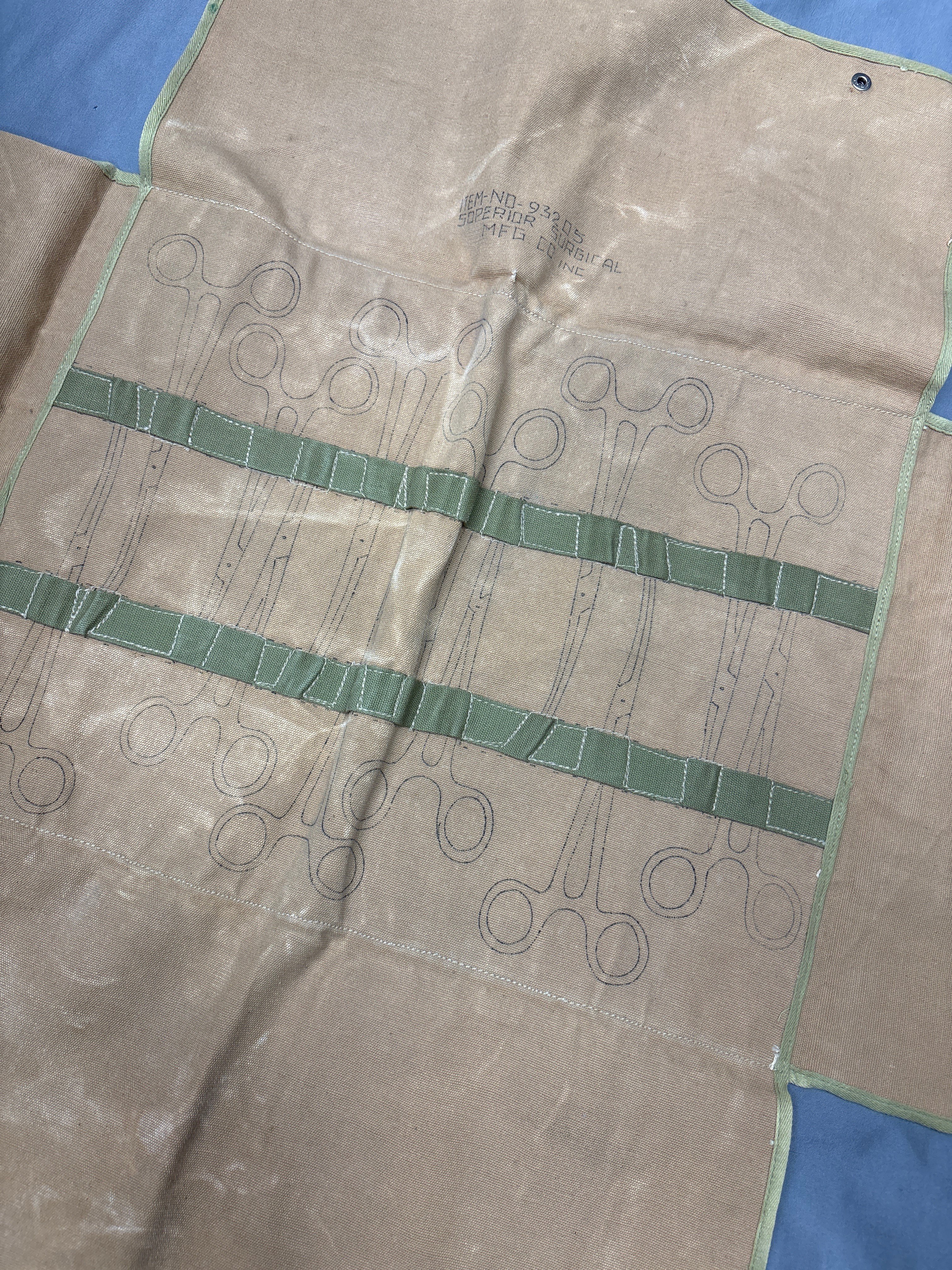 MILITARY SURGICAL HYSTERECTOMY FORCEPS TOOL ROLL — image 3