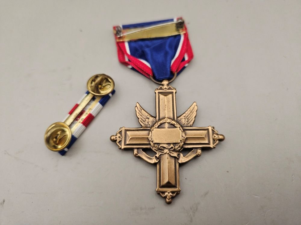 US Army Military Medal Distinguished Service Cross with ribbon — image 2