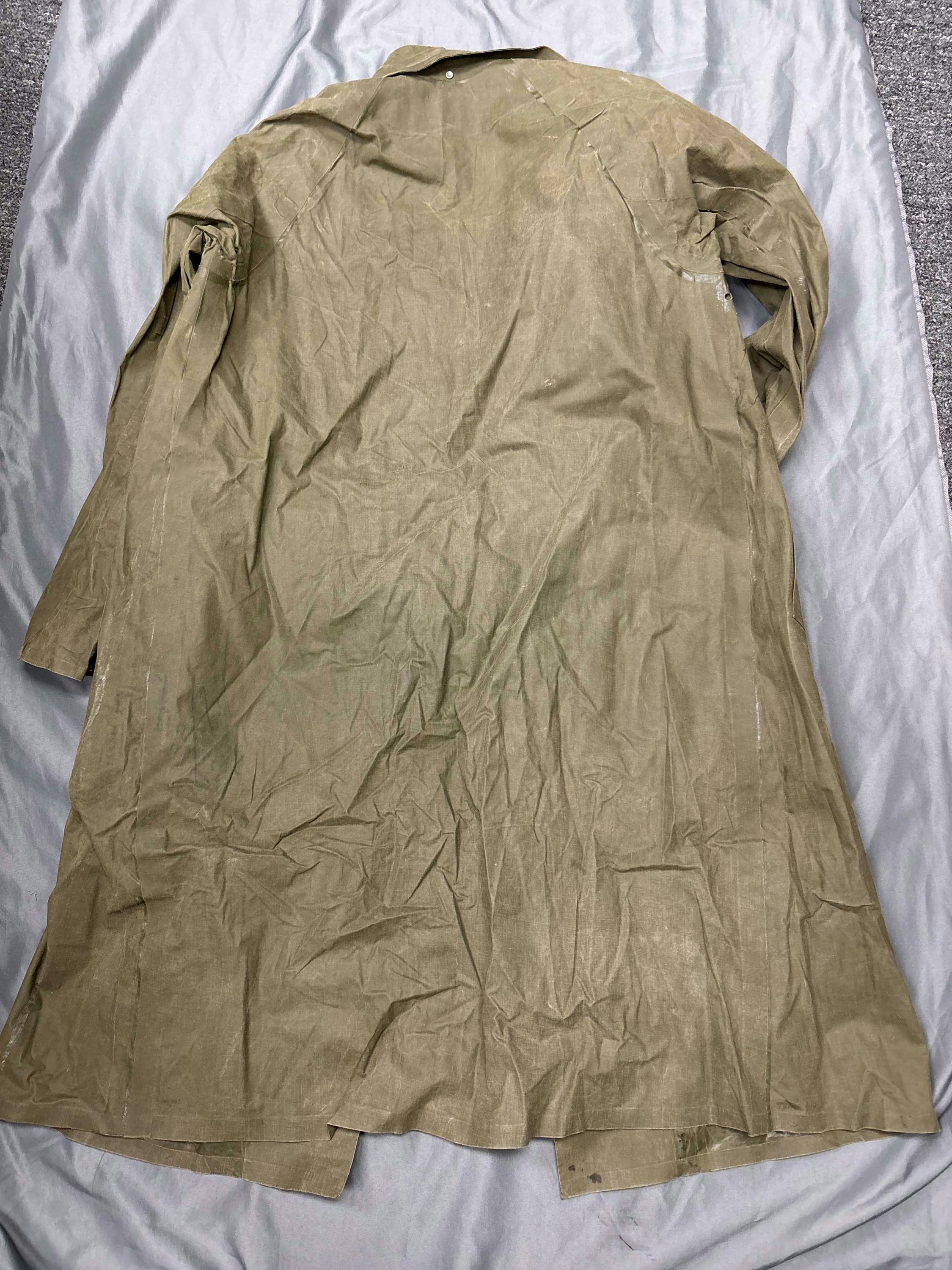 WWII US ARMY RAIN COAT SIZE SMALL — image 3