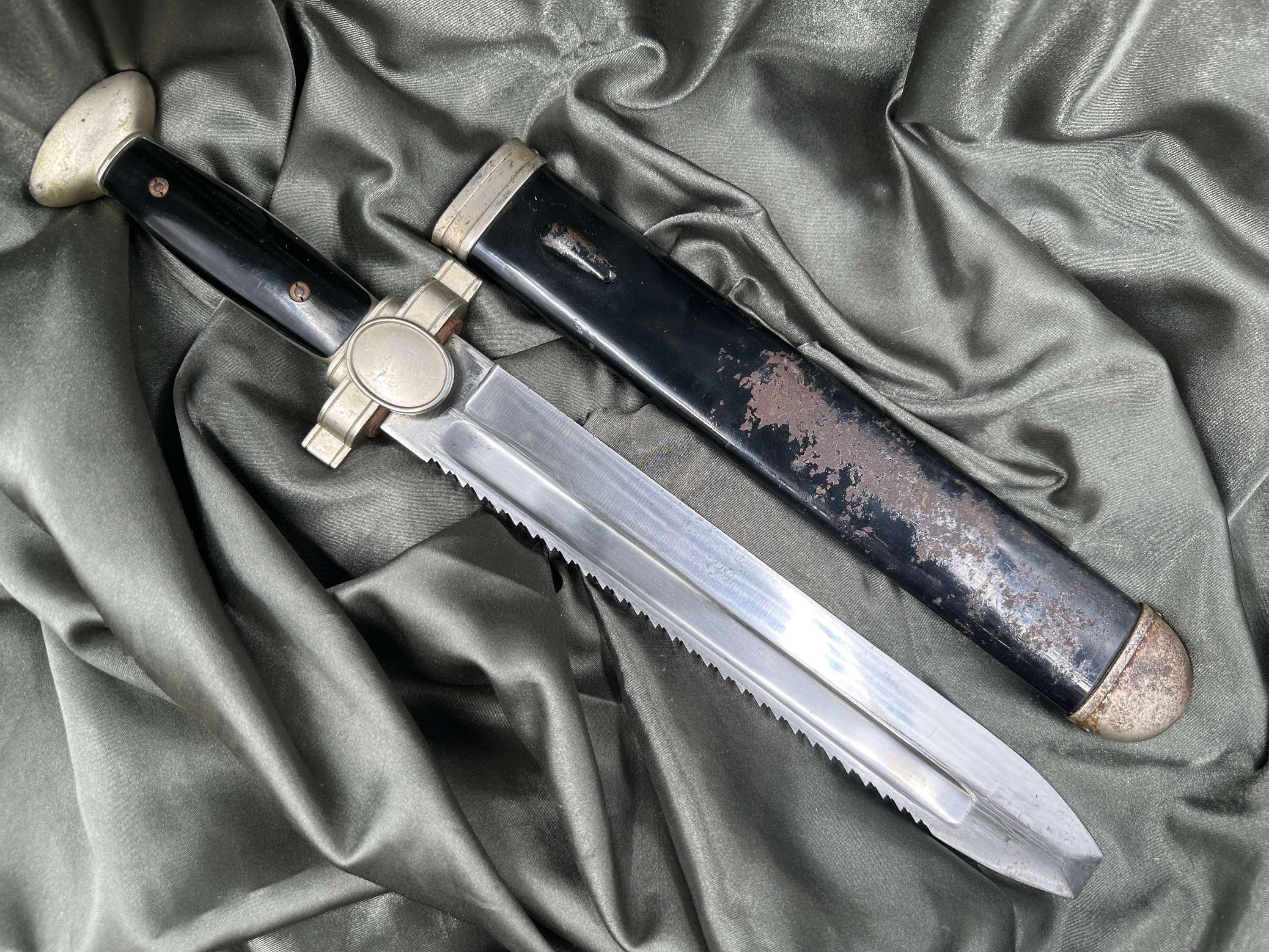 WWII GERMAN DRK HEWER — image 2