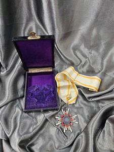 WWII JAPANESE THIRD CLASS SACRED TREASURE MEDAL
