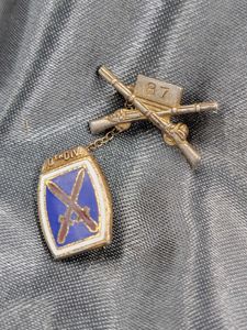 WWII 10TH MOUNTAIN DIVISION SWEETHEART PIN