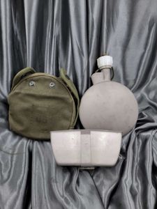 1980's CANTEEN SET