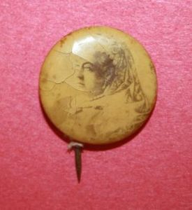 Queen Victoria Patriotic Pinback