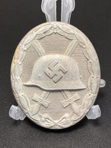 Silver Wound Badge Maker 107 Carl Wild