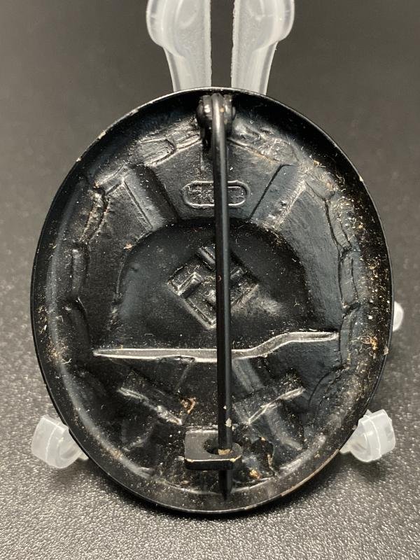 Black Grade Wound Badge Maker '107' Carl Wild — image 2