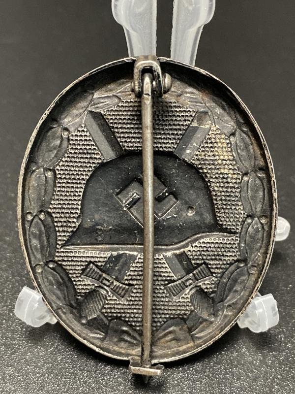 Black Grade Wound Badge Maker '81' Overhoff & Cie — image 2