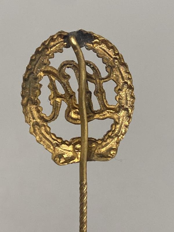 Early Bavarian Sports Badge in Gold Miniature Stick Pin — image 2