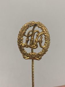 Early Bavarian Sports Badge in Gold Miniature Stick Pin