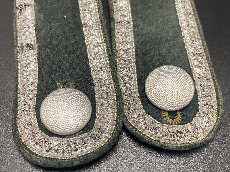 German Army Walking Out Dress NCO Shoulder Boards Pair — image 3
