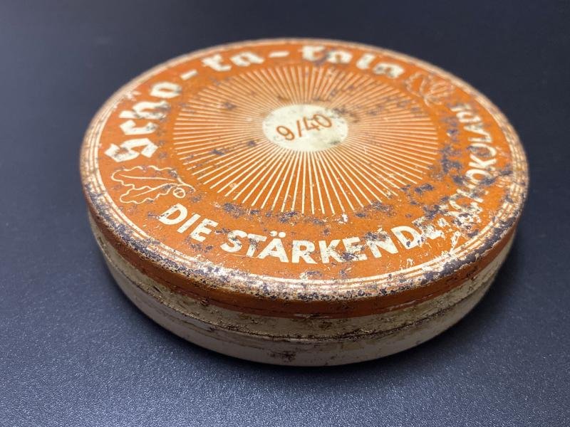 1940 Wehrmacht Packung Scho-Ka-Kola Chocolate Tin — image 4