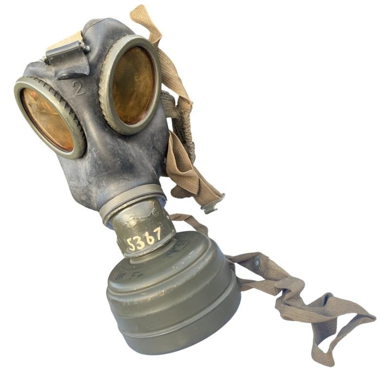 German Army Gas Mask & Tin Complete With Straps — image 4